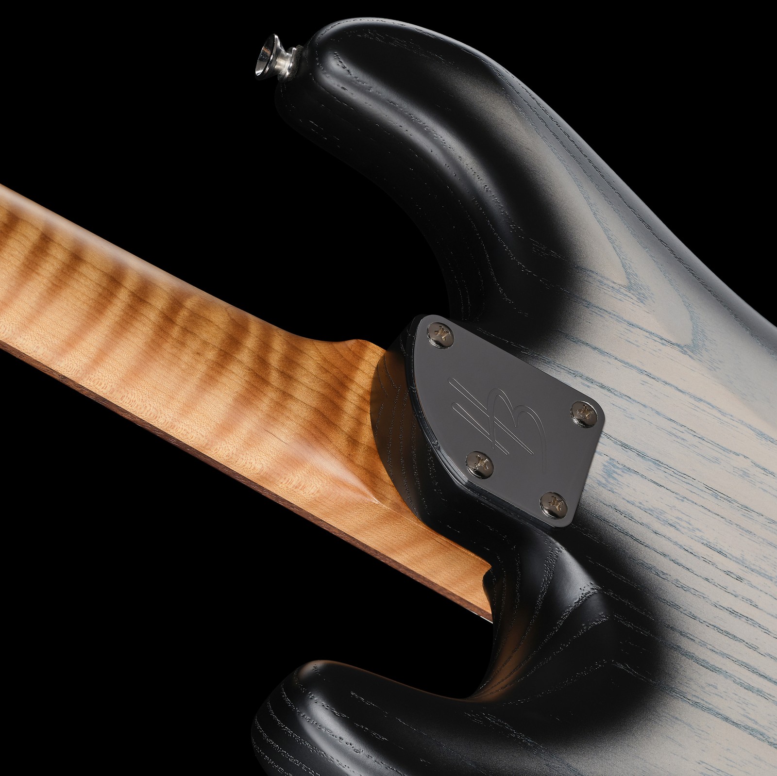 Geschraubter Hals auf der Rückseite der Harley Benton ST-Modern Plus HSS Silver Blast