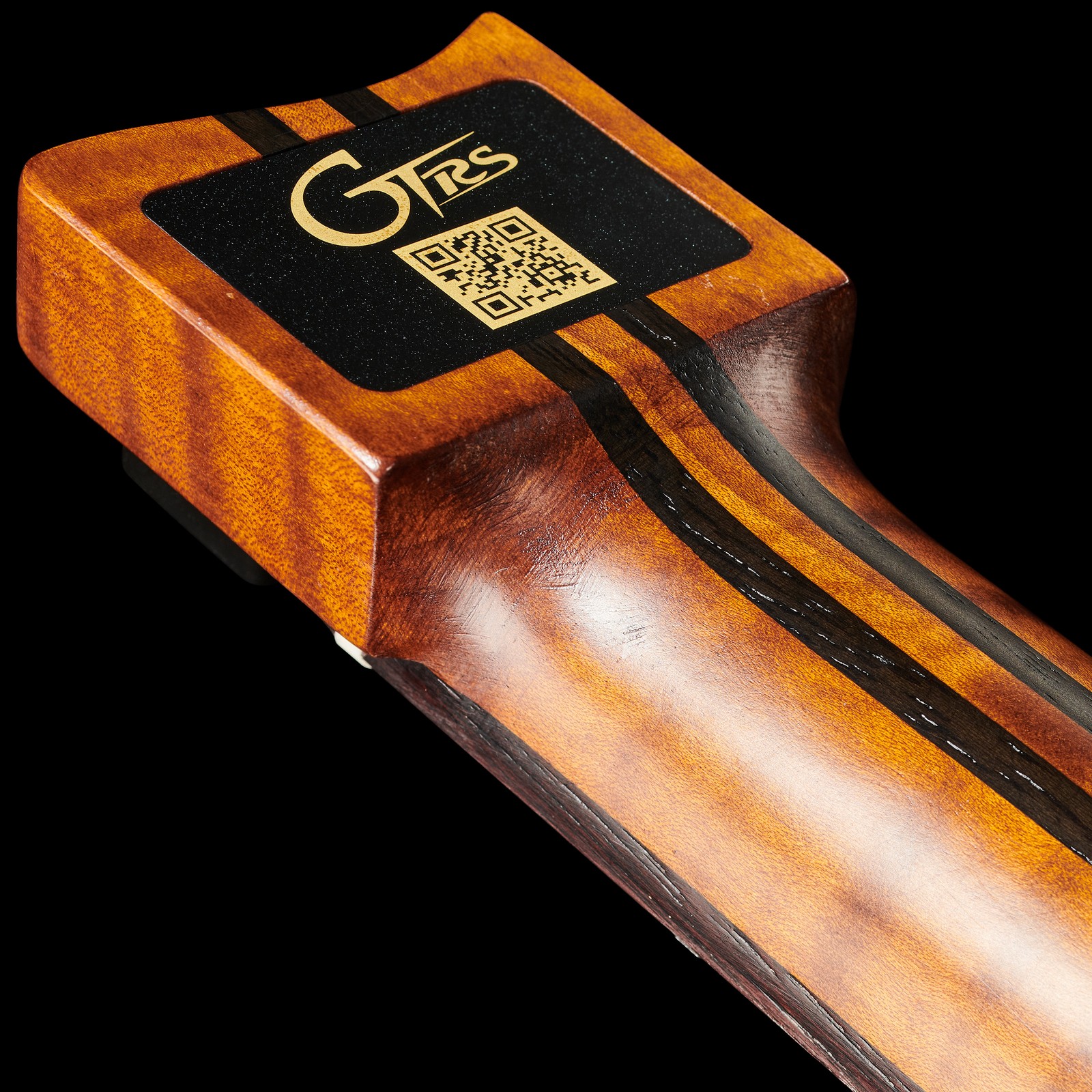 GTRS Logo auf der Rückseite des kopflosen Gitarrenhalses