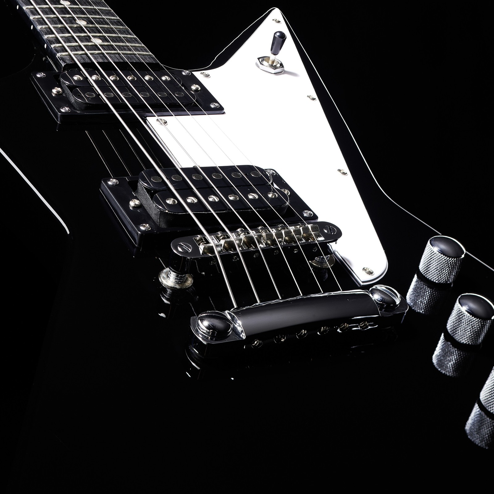 Humbucking pickups on the Harley Benton Extreme-76 BK Classic Series electric guitar