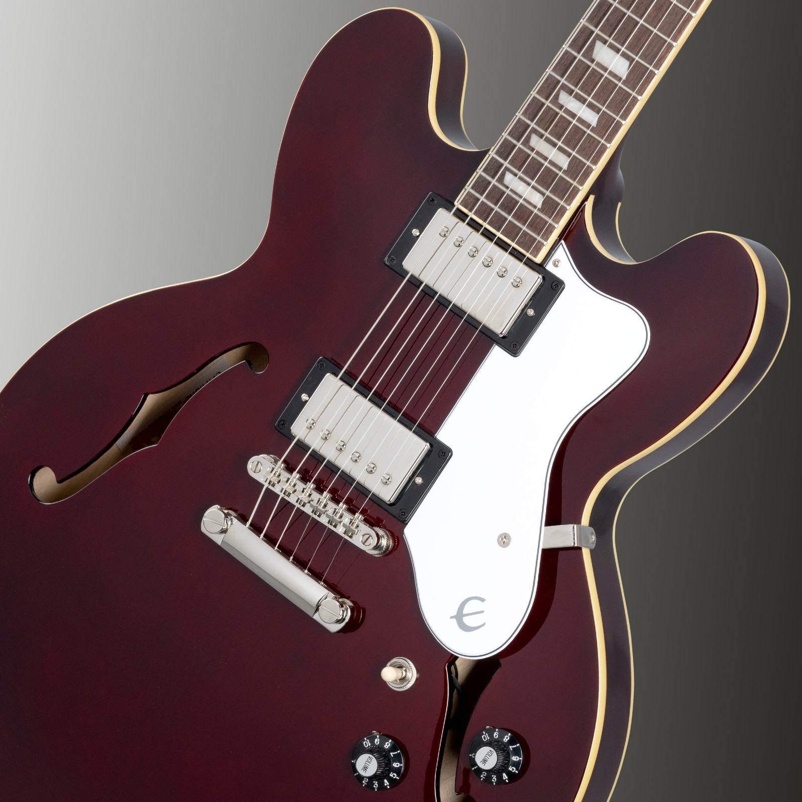 Zwei Humbucker in der Epiphone Noel Gallagher Riviera