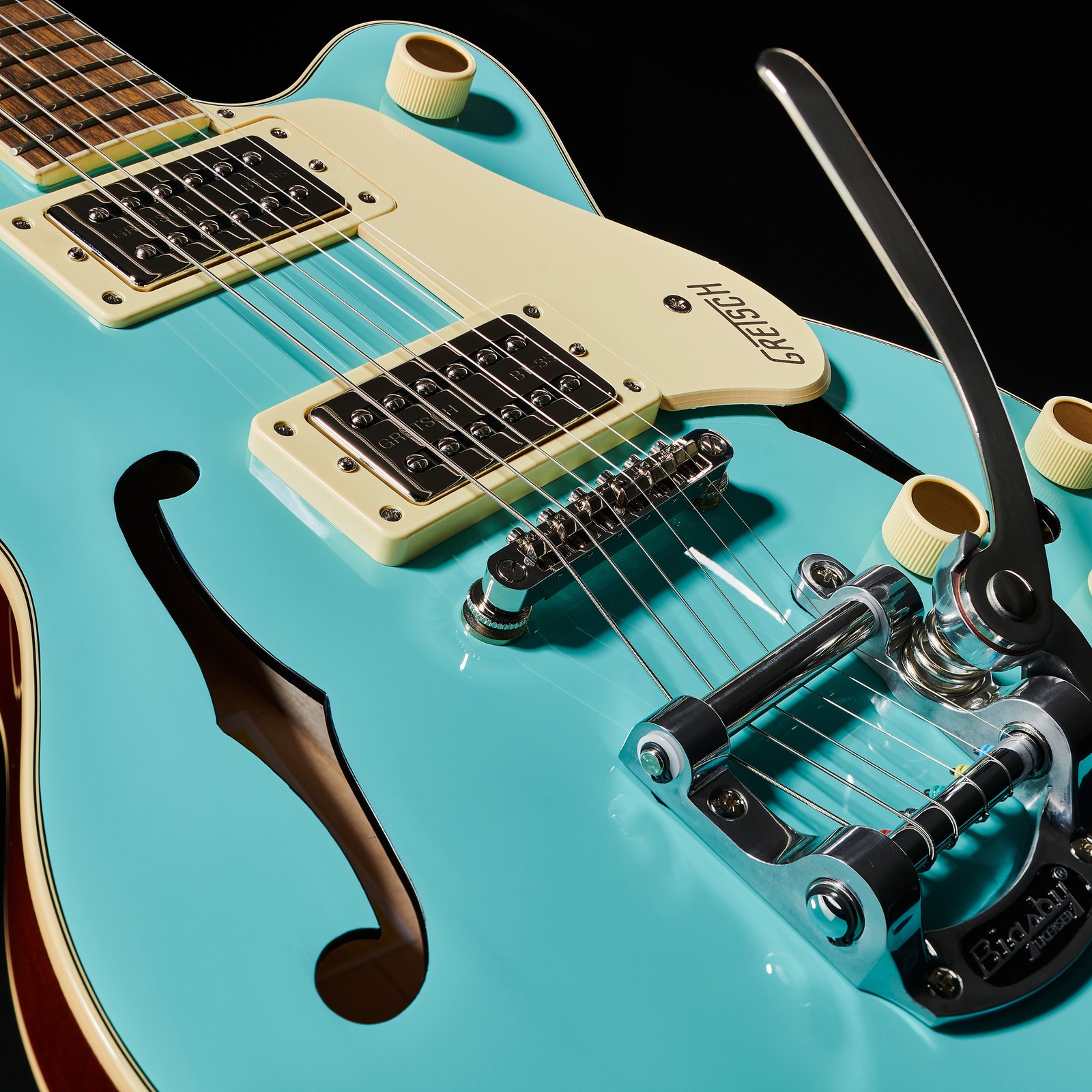 Gretsch G2655T TP Streamliner, Decke mit Humbucker Broadtron Pickups und Bigsby Tremolo