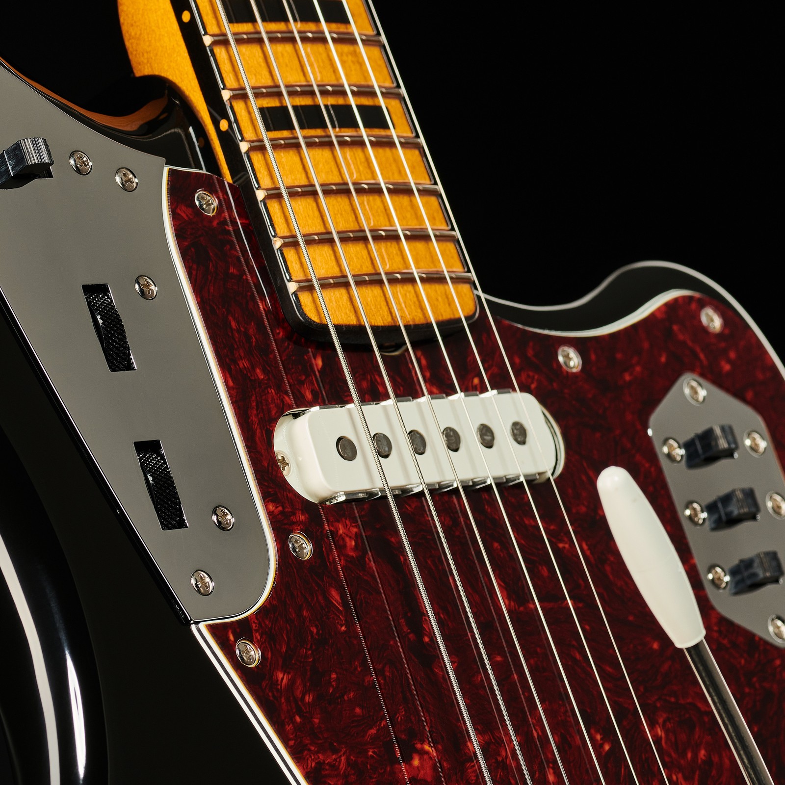 Elektrik und Singlecoils auf der Fender Vintera II 70s Jaguar BK