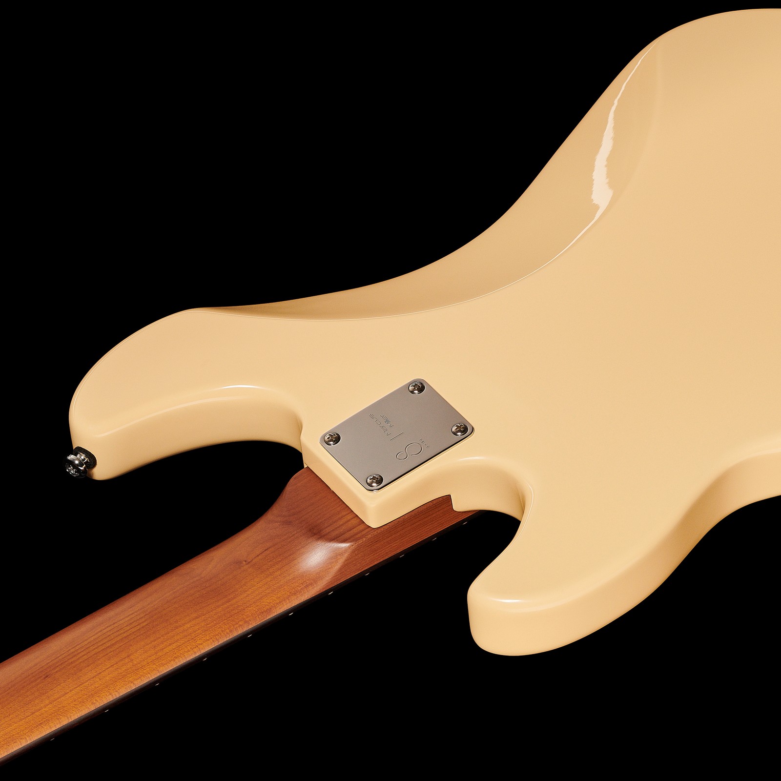 Geschraubter Roasted Maple Hals auf der Rückseite des  Marcus Miller P5R Alder-4 VWH