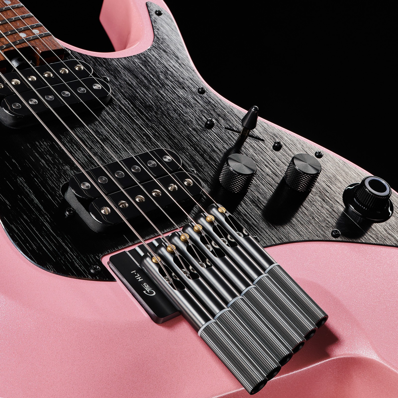 Les deux micros Humbucker de la Mooer GTRS Guitars Wing 800 Int PP