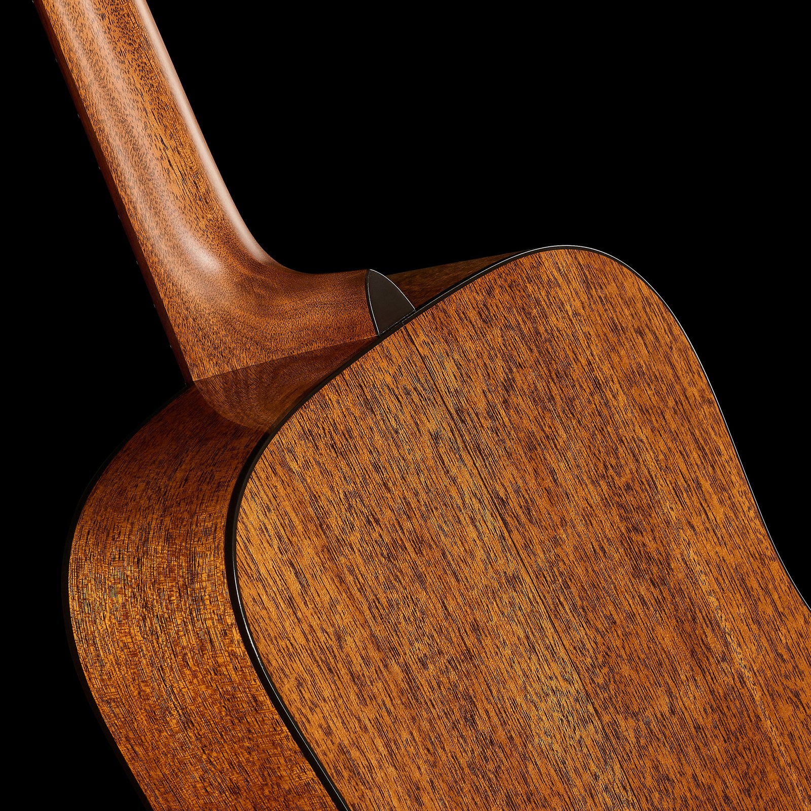 Halsübergang der Martin Guitar 70th Anniversary Custom D-18 Westerngitarre