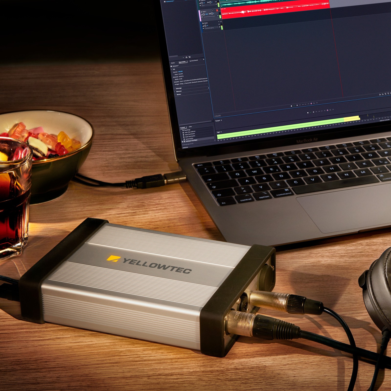Interface audio PUC2 Mic LEA de Yellowtec en home-studio avec un laptop