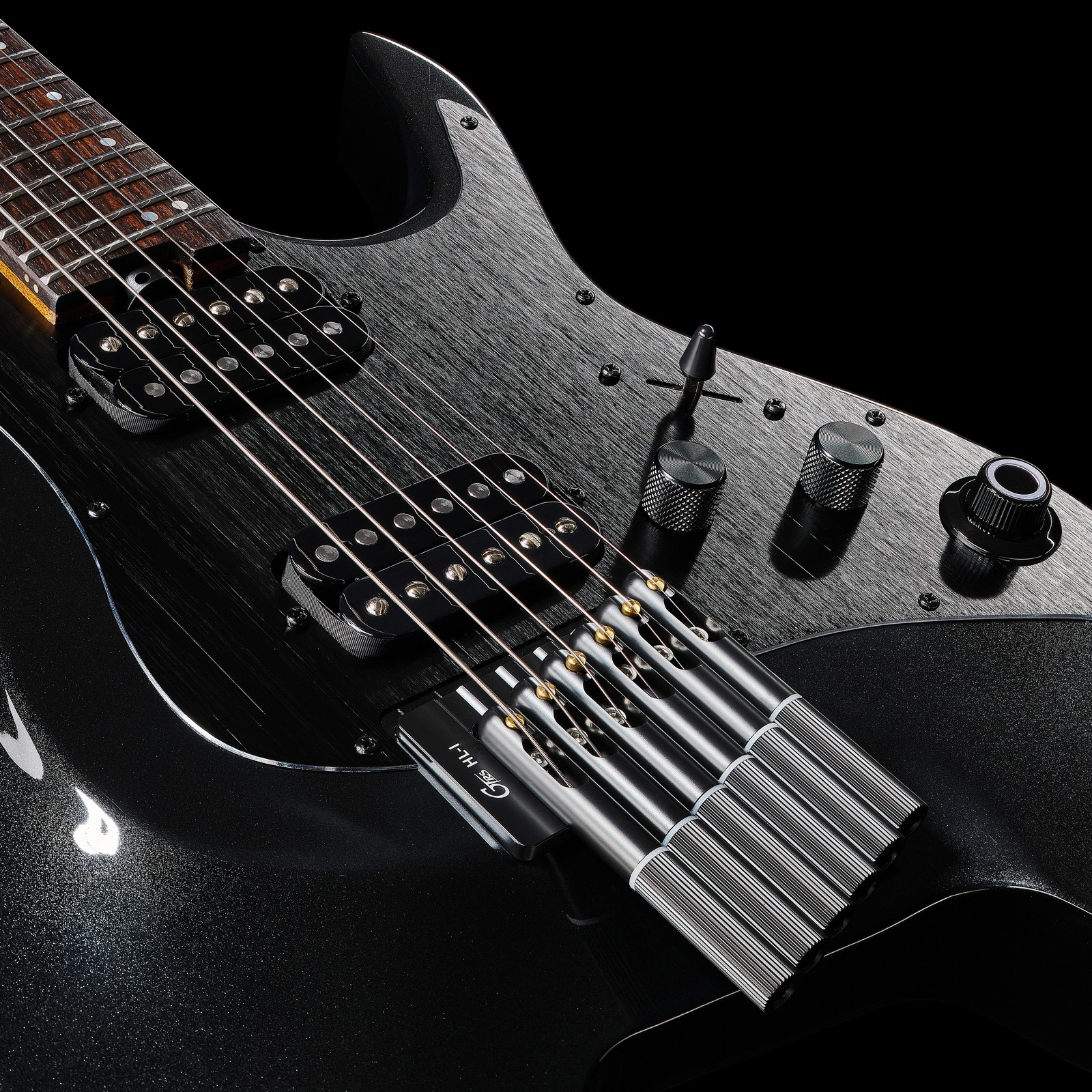 Zwei Humbucker Tonabnehmer auf der Mooer GTRS Guitars Wing 800 Int PB