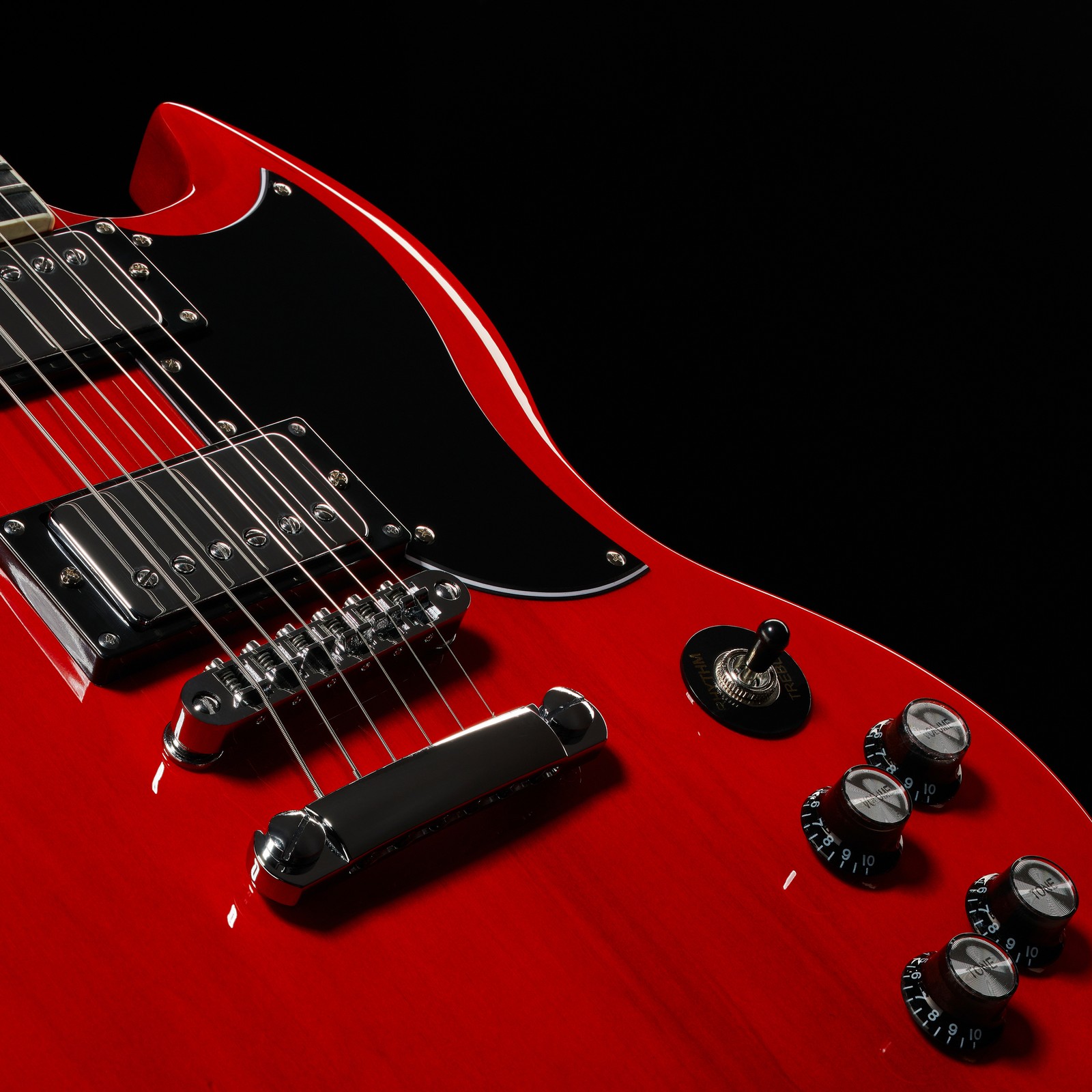 Harley Benton DC-580 Cherry – Close-up: Pickups, Controls, Bridge