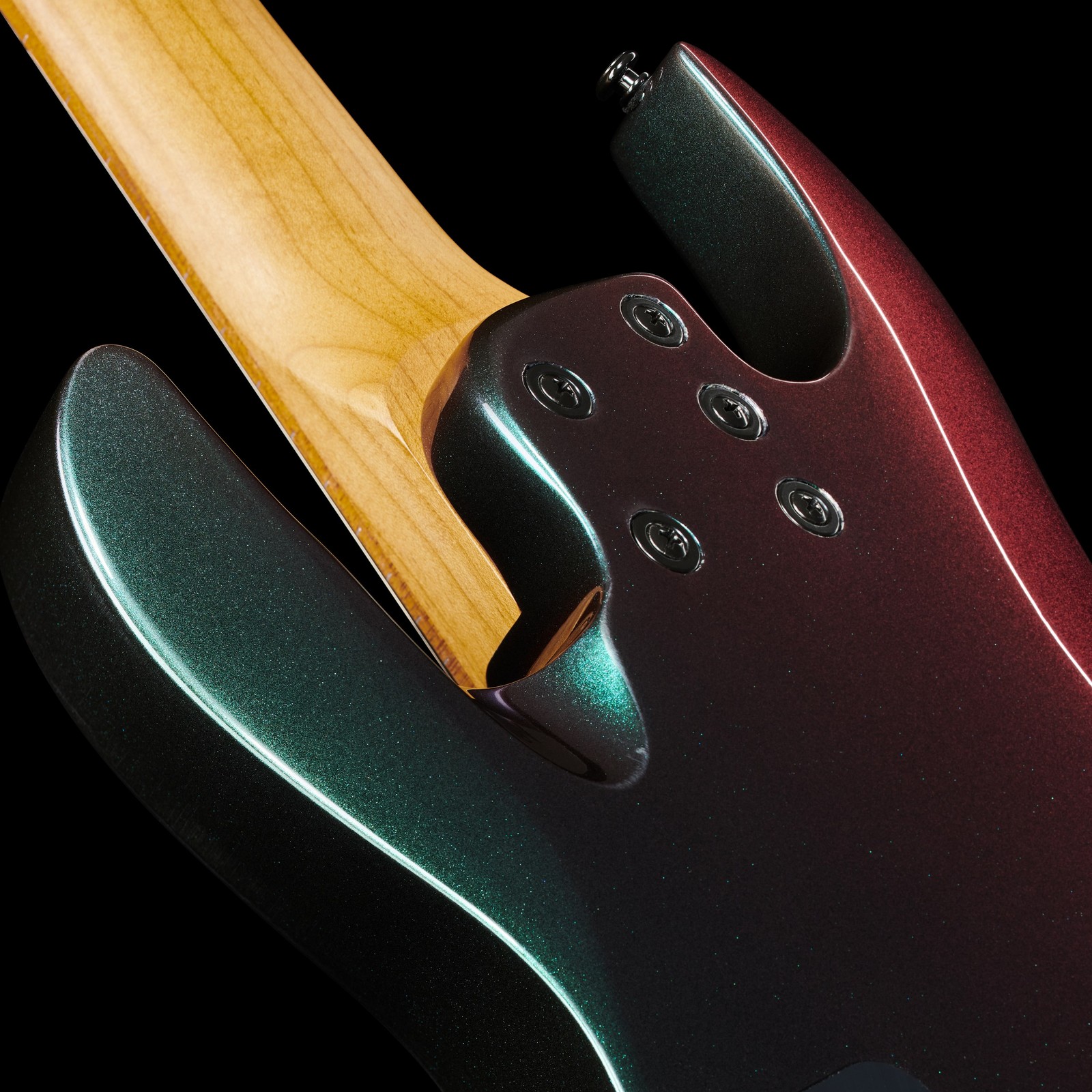 Geschraubter Hals aus Roasted Maple auf der Rückseite der Harley Benton R-458FFB Roasted MultiScale