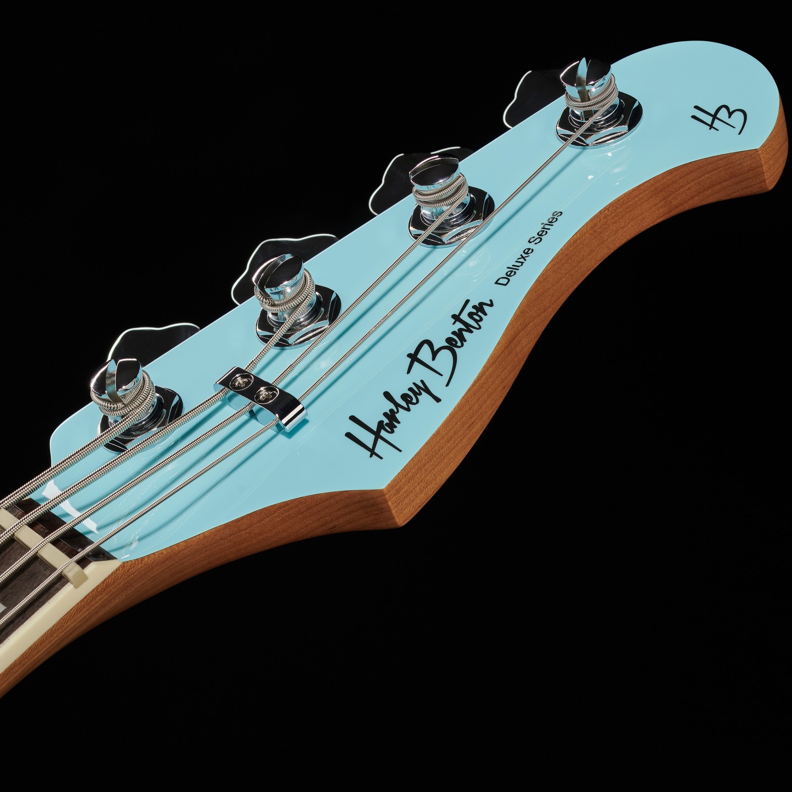 4-Saiter Bassgitarre Kopfplatte im Matched Headstock Design