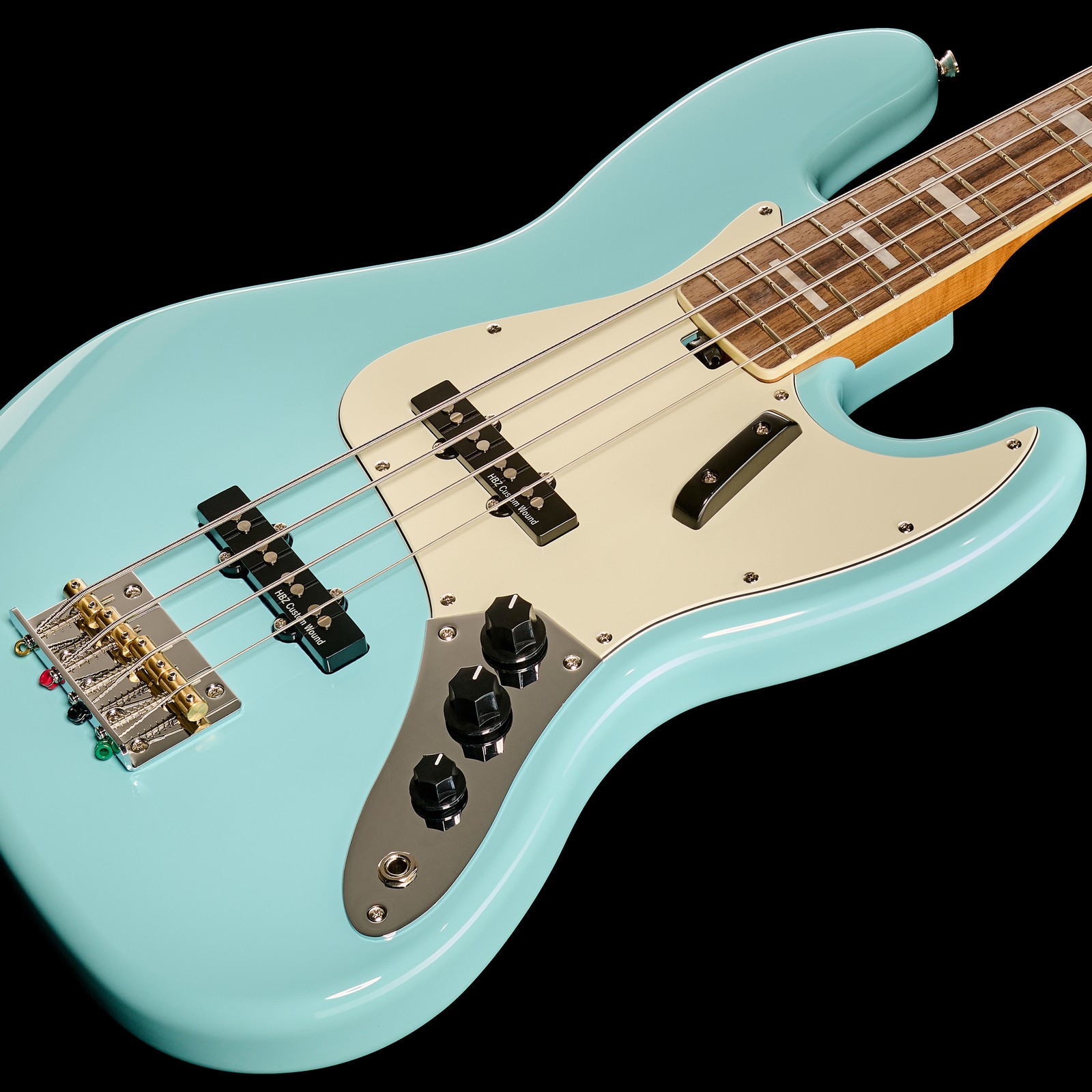 Singlecoil Tonabnehmer auf dem Harley Benton MV-4JB Daphne Blue Bass