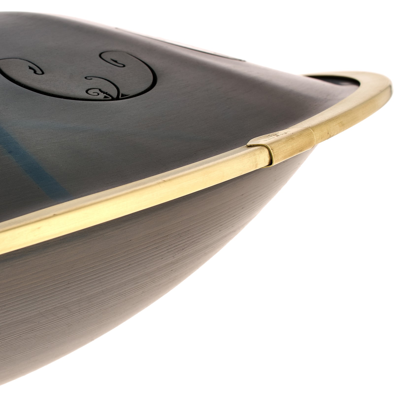 Detailansicht der RAV Labs Vast2 B/H Celtic Minor Zungentrommel in Handpan-Optik