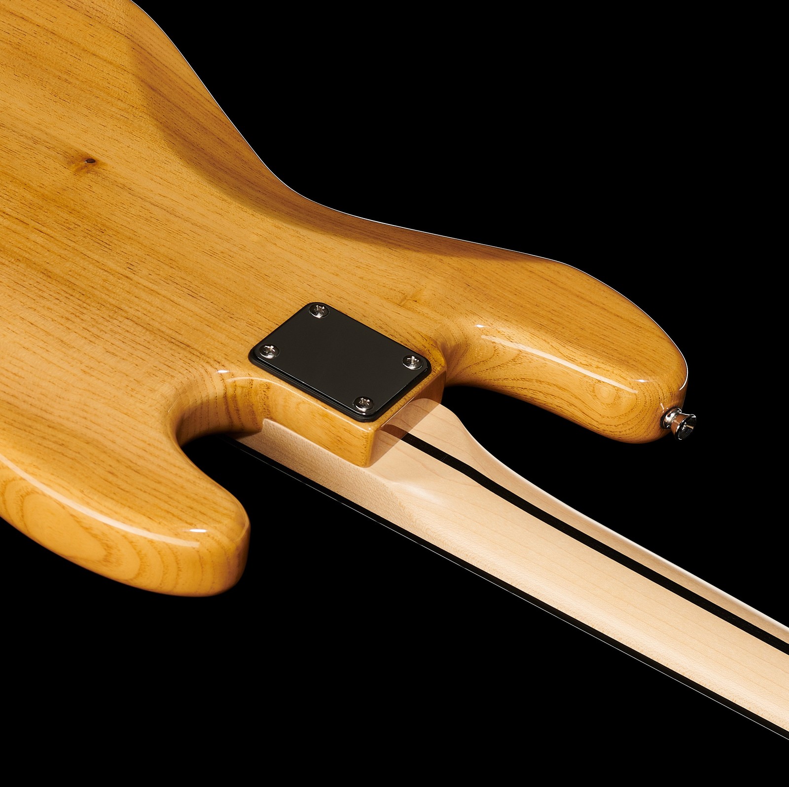 Geschraubter Ahorn Hals auf der Rückseite des Harley Benton JB-75MN LH NA Vintage Series