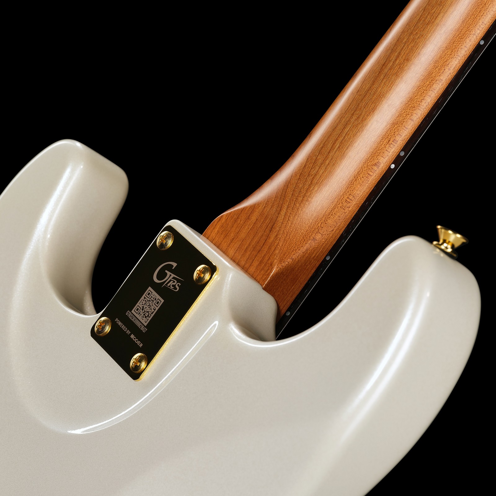 Mooer GTRS Guitars Standard 900 W PW von hinten mit Blick auf den geschraubten Hals