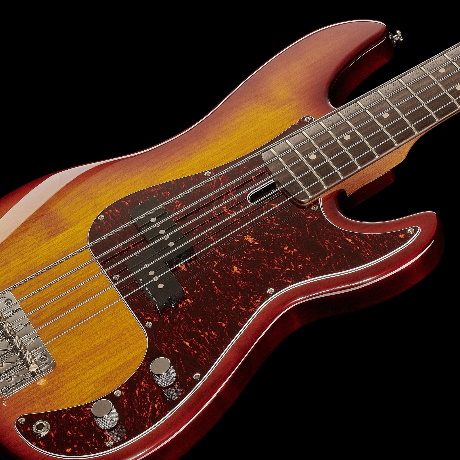 Splitcoil Tonabnehmer im Erle Korpus des  Marcus Miller P5R Alder-5 TS