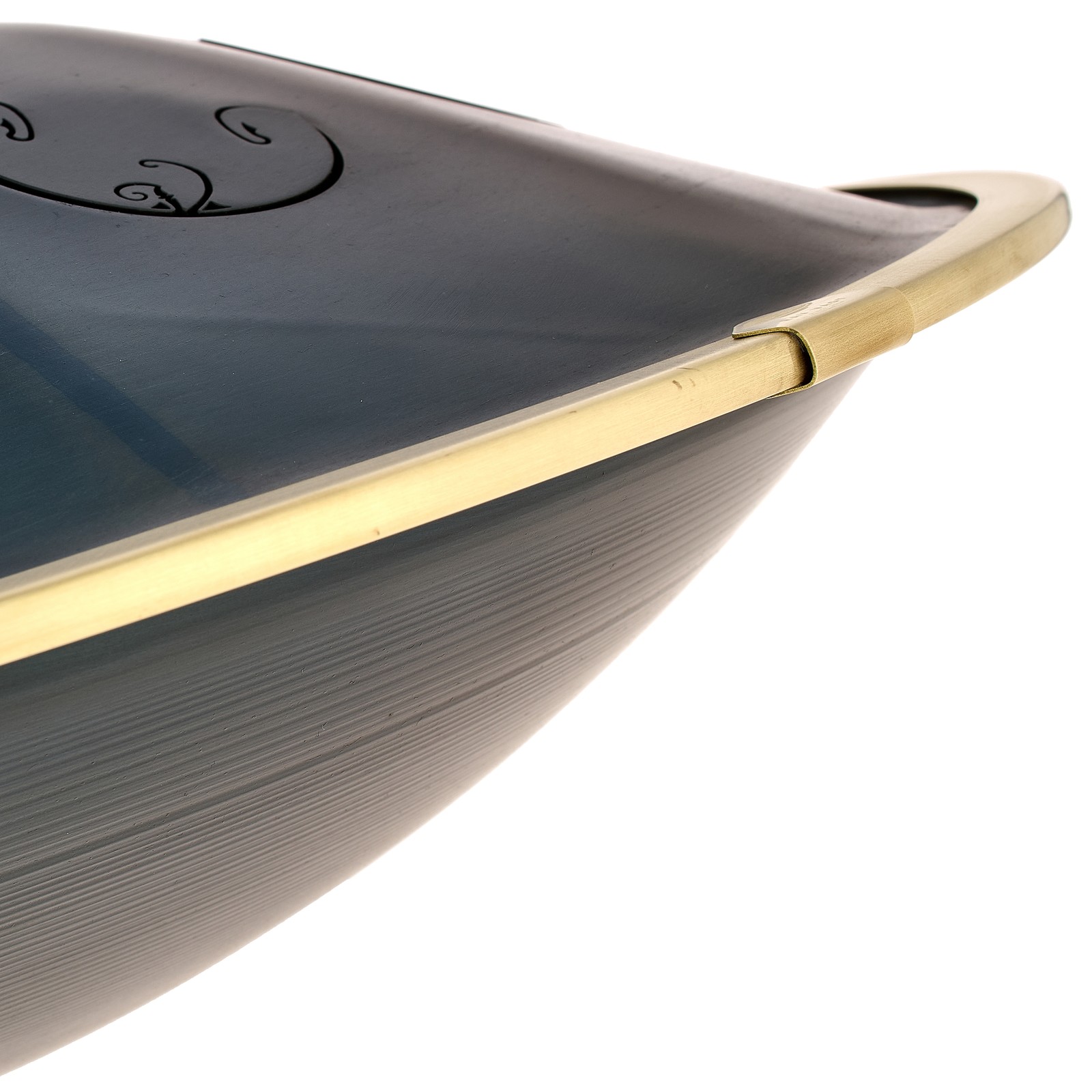 Detailansicht der RAV Labs Vast2 Bb/B Onoleo Zungentrommel in Handpan-Optik