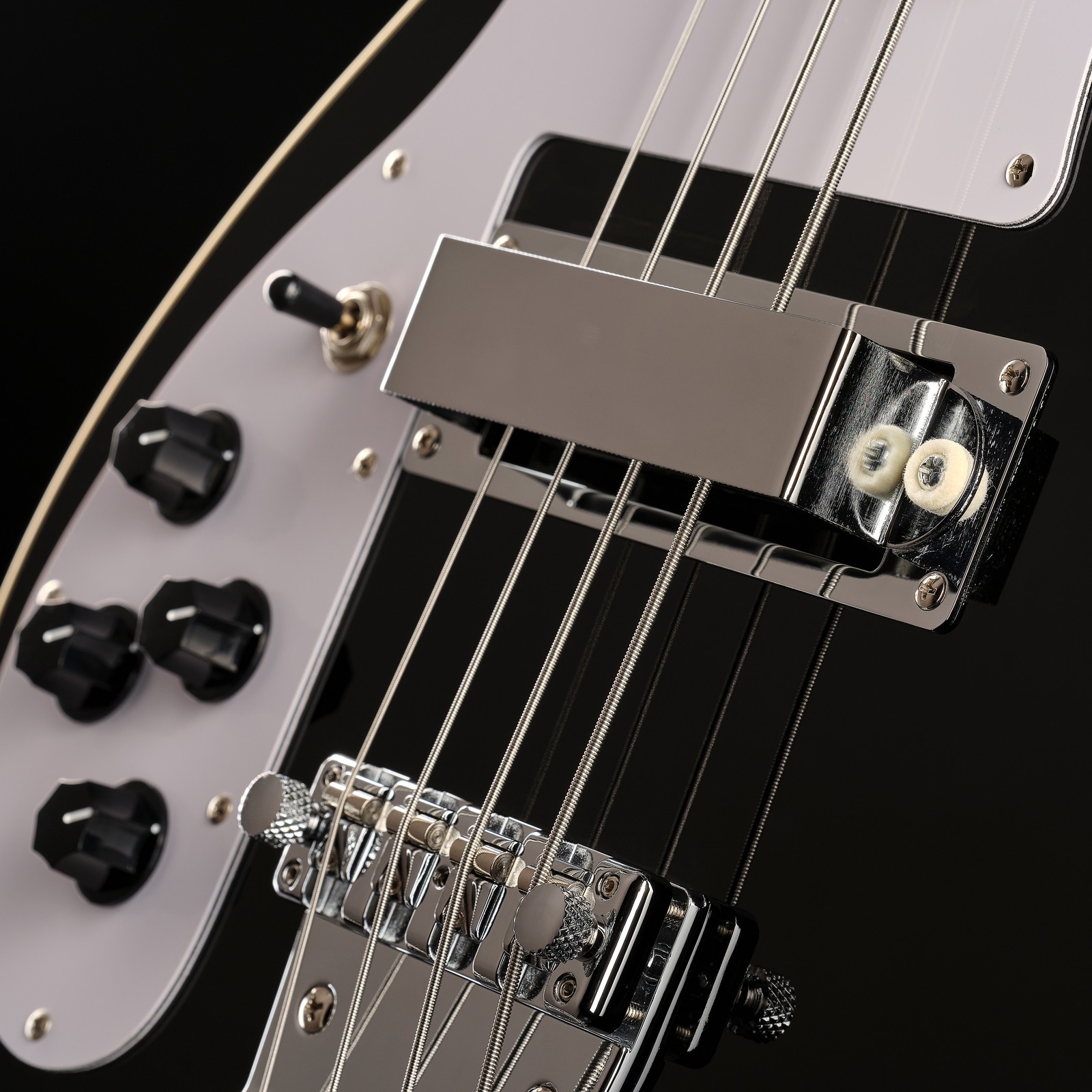 Decke mit Steg des Harley Benton RB-414LH BK Classic Series E-Bass