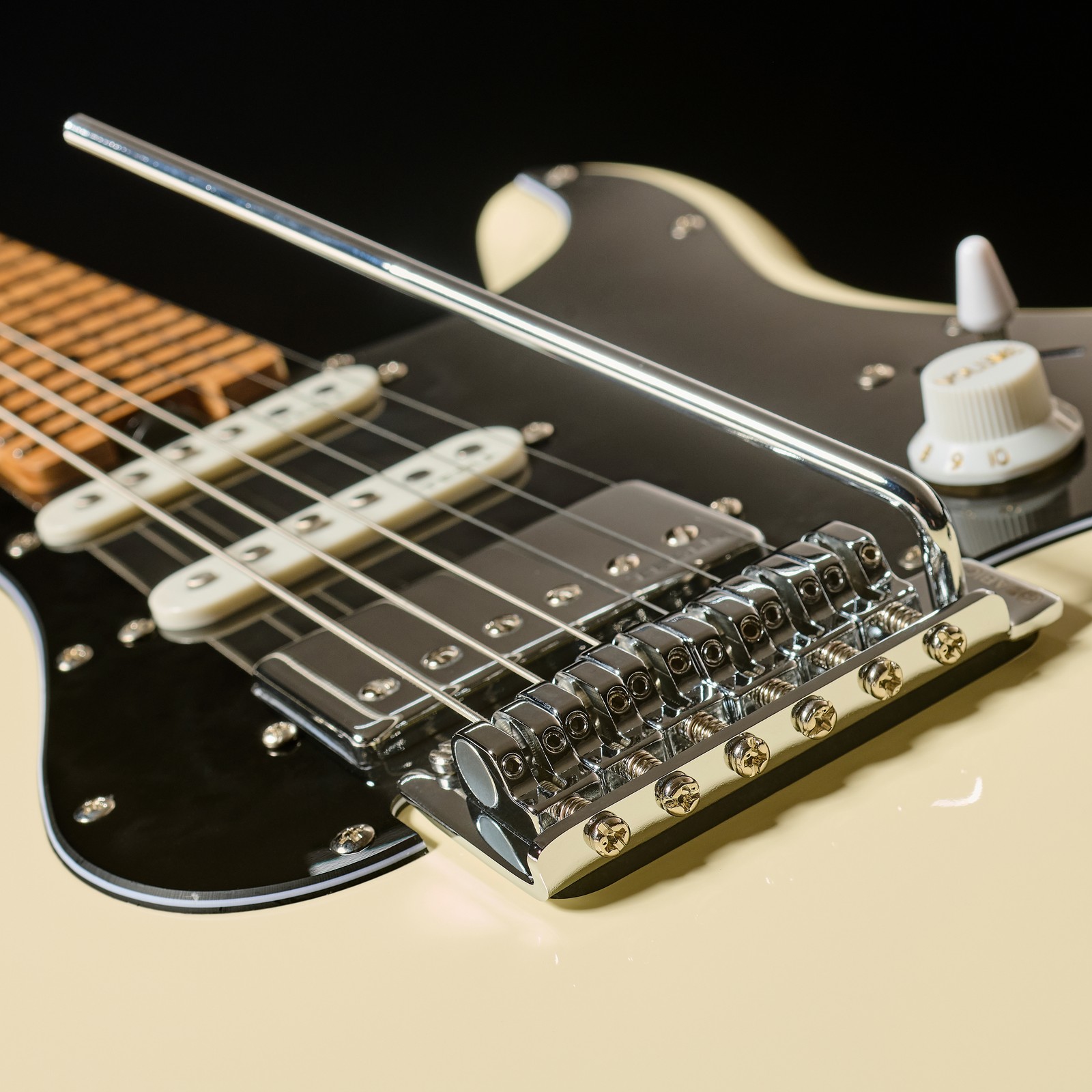 Humbucker und Singlecoils auf der Harley Benton ST-Modern Plus MN HSS OW