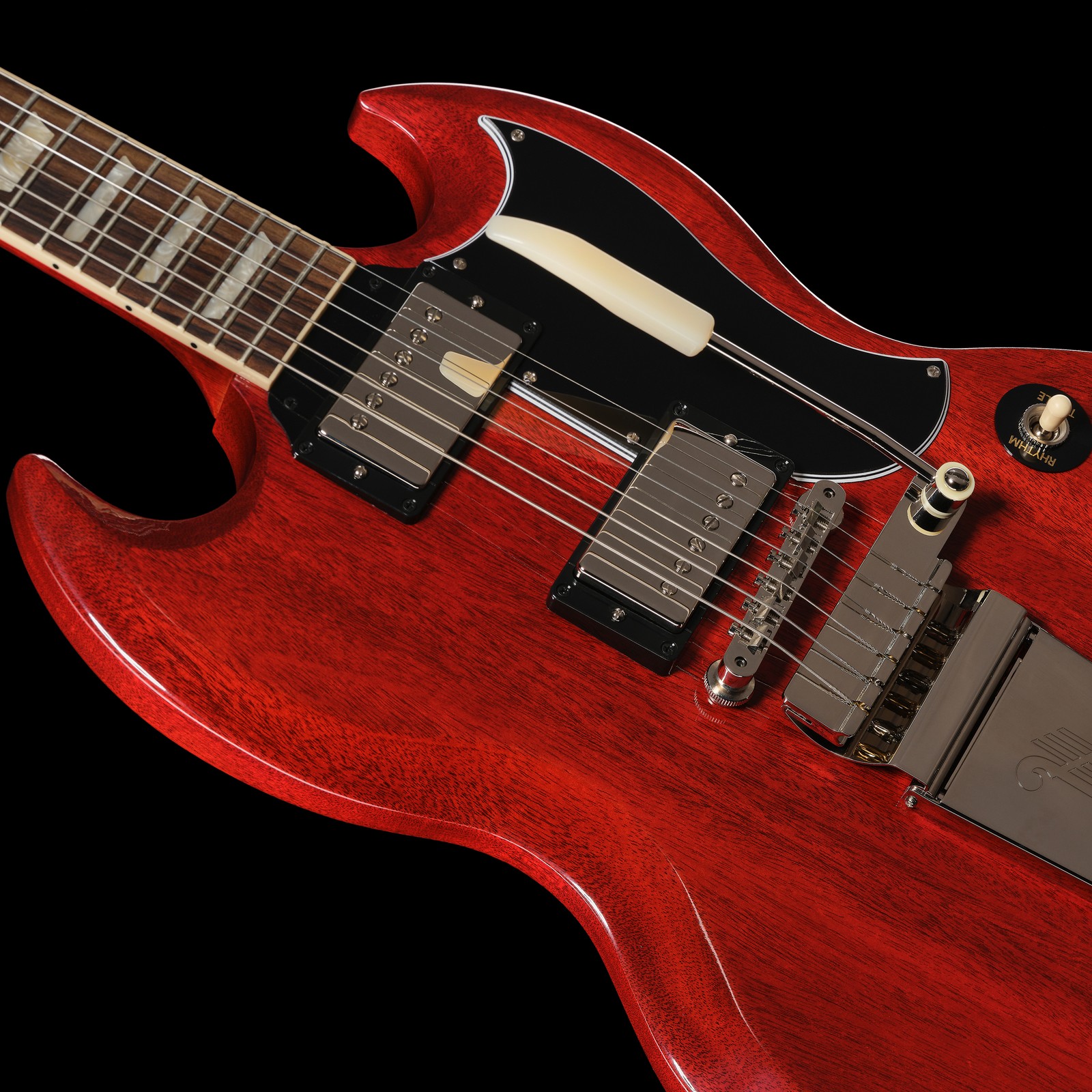 Zwei Humbucker und maestro Vibrola Tremolo auf der Gibson SG 61 Standard Maestro VC