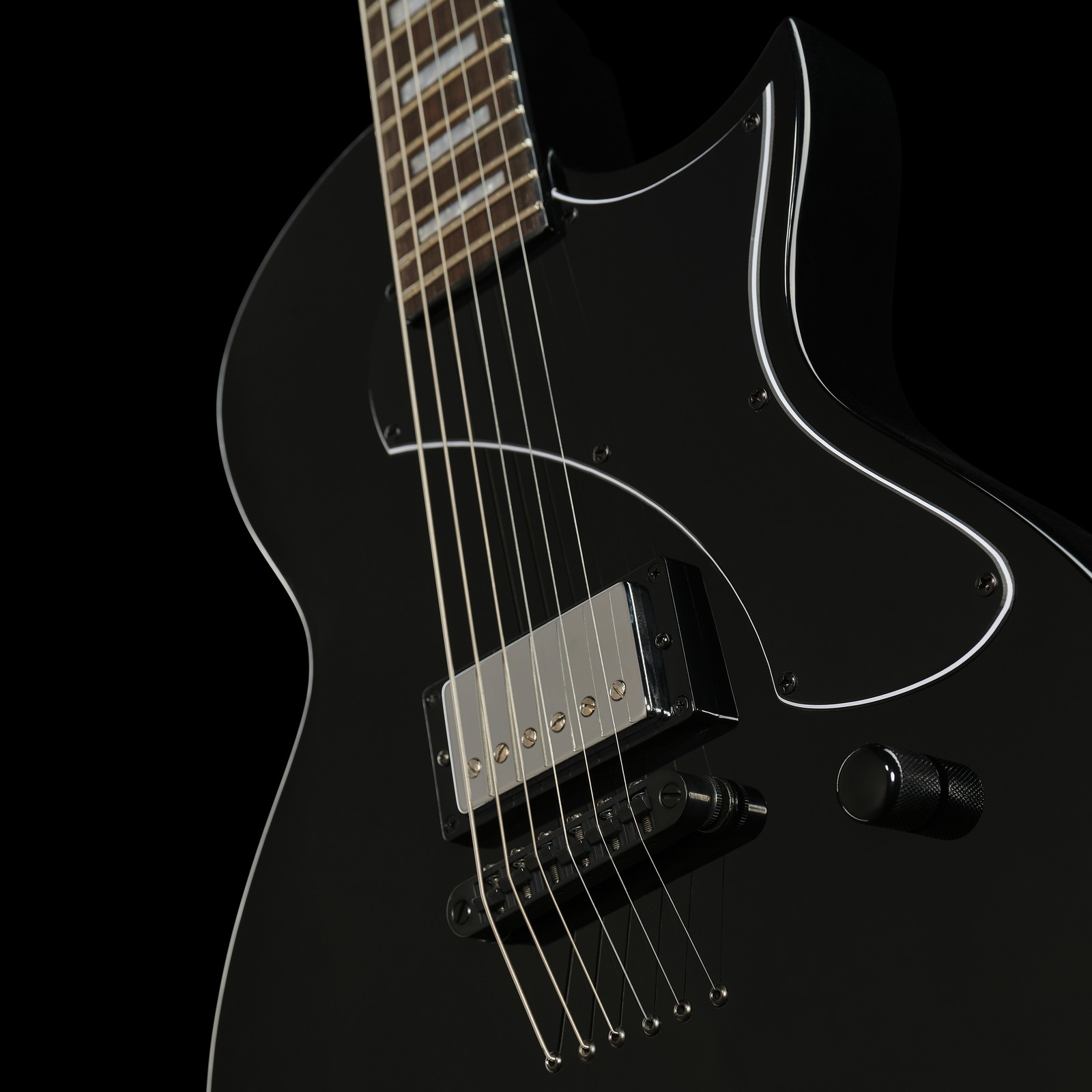 Mahagonikorpus der ESP LTD EC-201 FT BLACK mit Humbucker