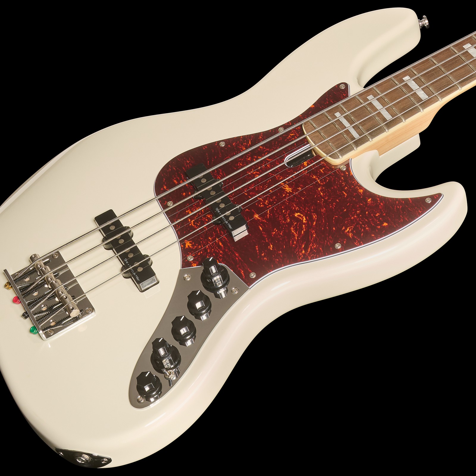 Decke mit Tonabnehmern des Marcus Miller V7 Alder-4 AWH 2nd Gen E-Bass