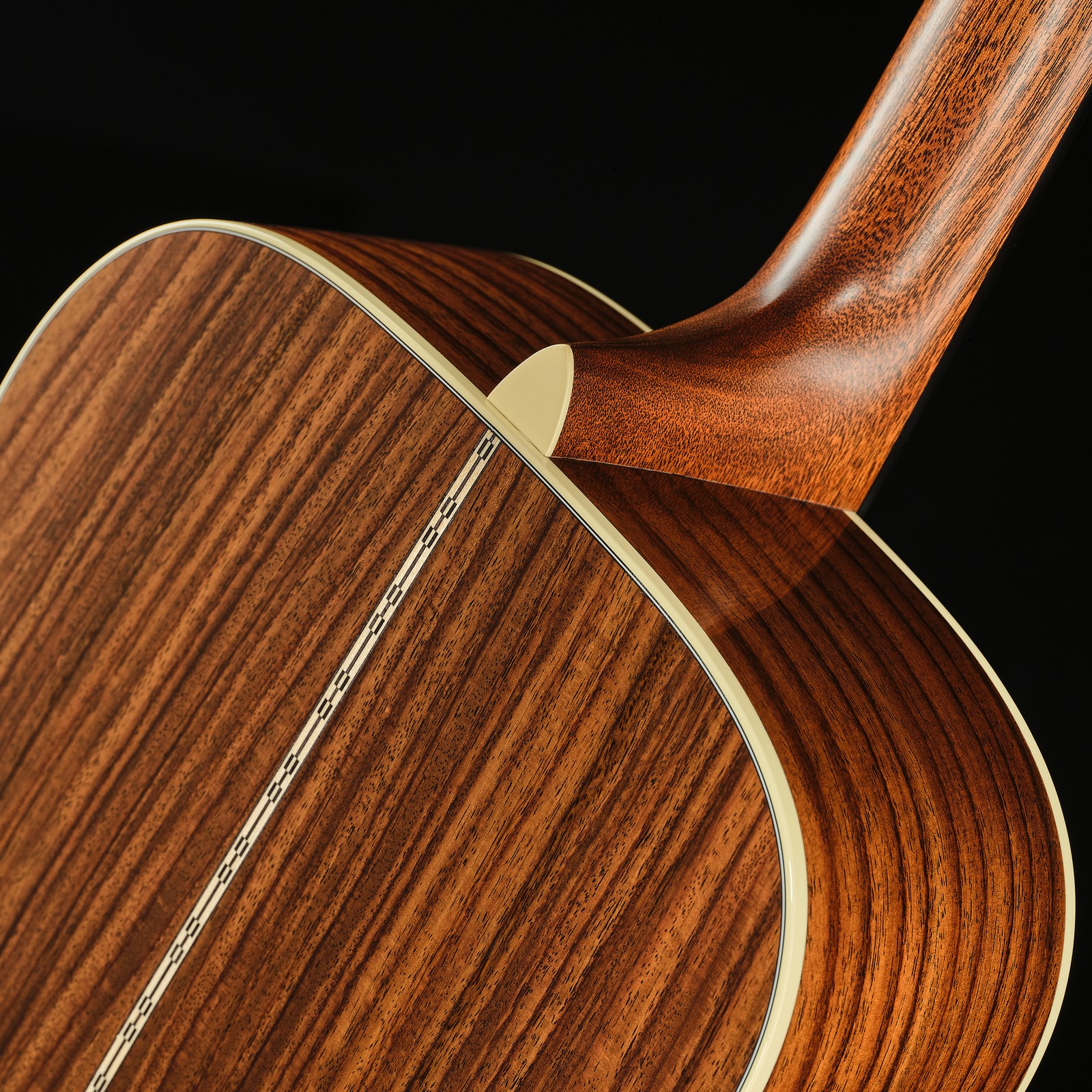 Halsübergang der Martin Guitar D28 Sunburst LH Westerngitarre