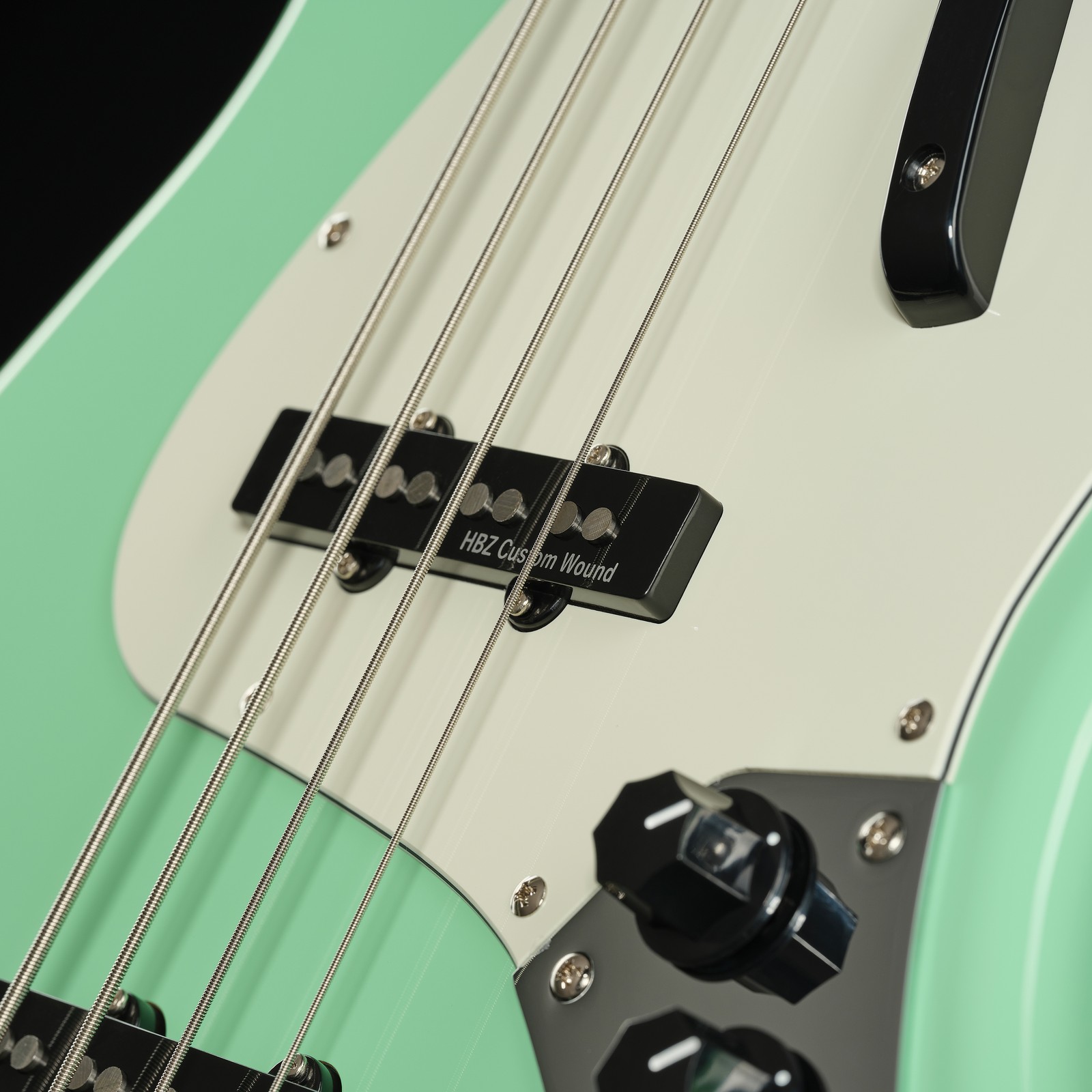 Singlecoil Tonabnehmer auf dem Harley Benton MV-4JB Seafoam Green Bass