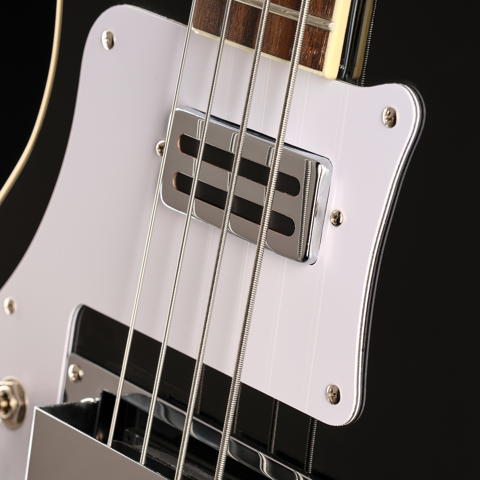 Decke mit Humbucker am Harley Benton RB-414LH BK Classic Series E-Bass