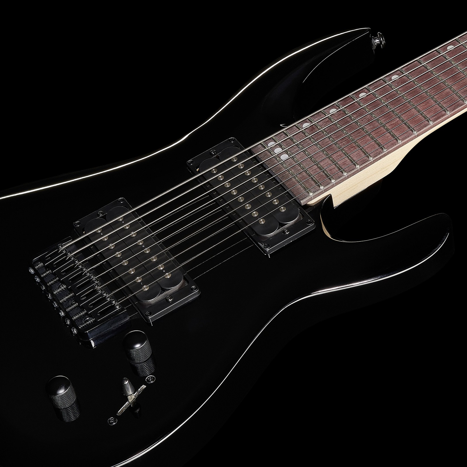 Zwei Humbucker in der Harley Benton R-458 BK Progressiv Series 8-Saiter E-Gitarre