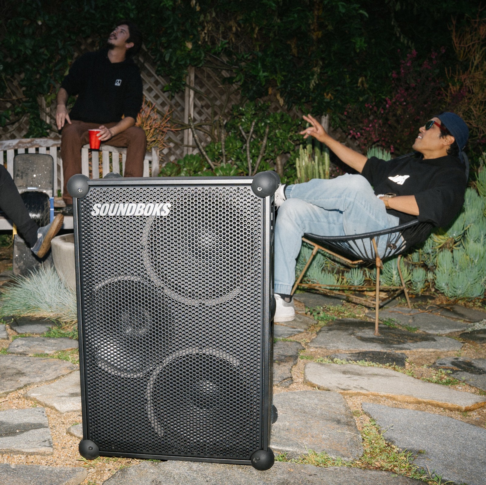 Soundboks 4 Black auf einer abendlichen Party