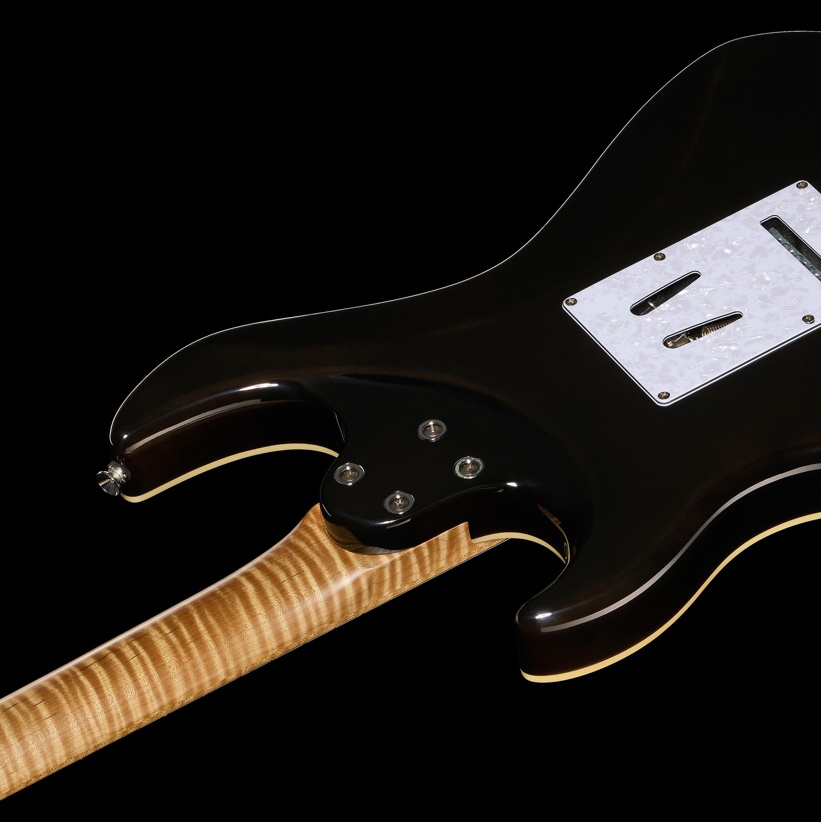 Geschraubter Hals auf der Rückseite der Harley Benton ST-Modern Plus MN HSS FBB