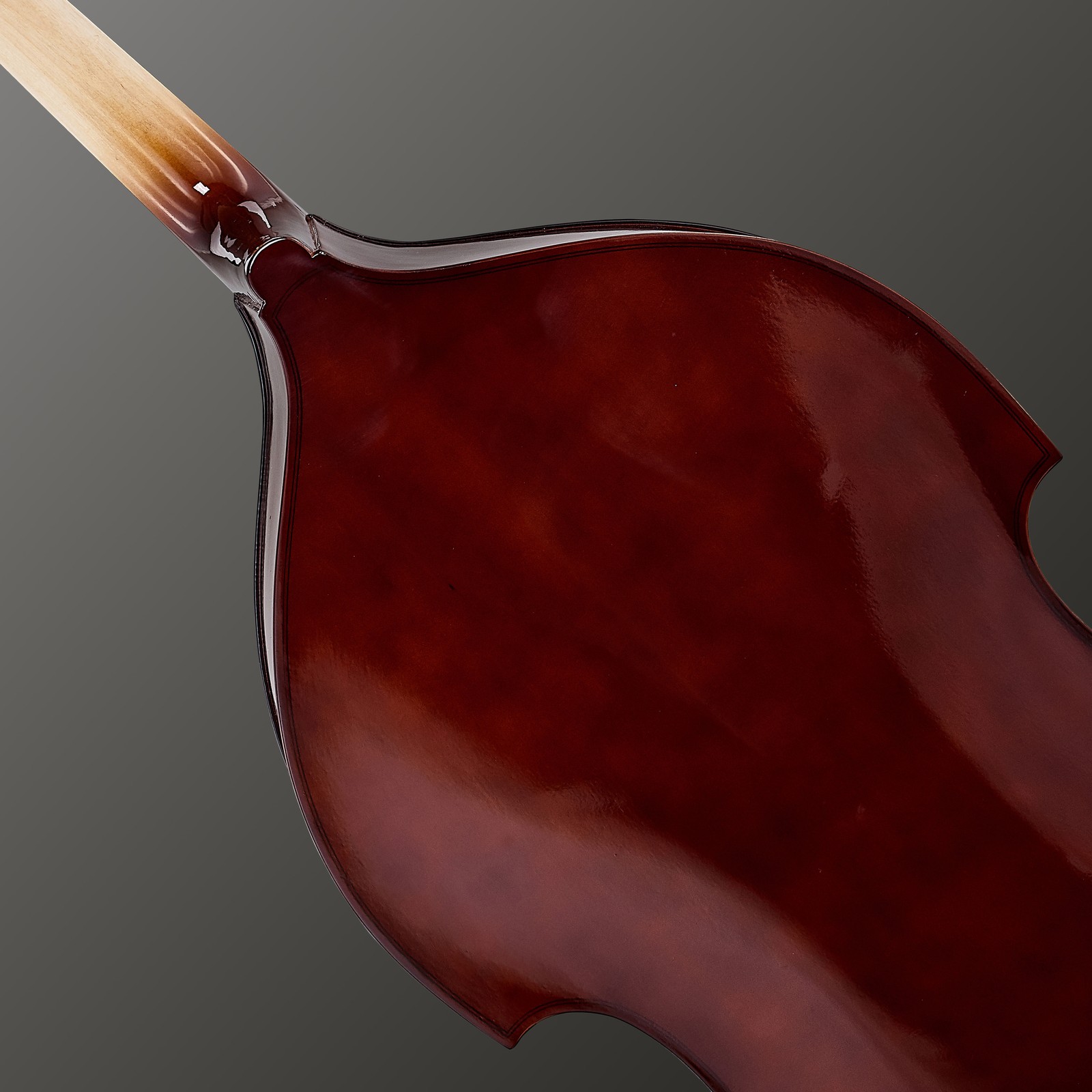 Lindenkorpus auf der Rückseite des Thomann 111BR 3/4 Double Bass