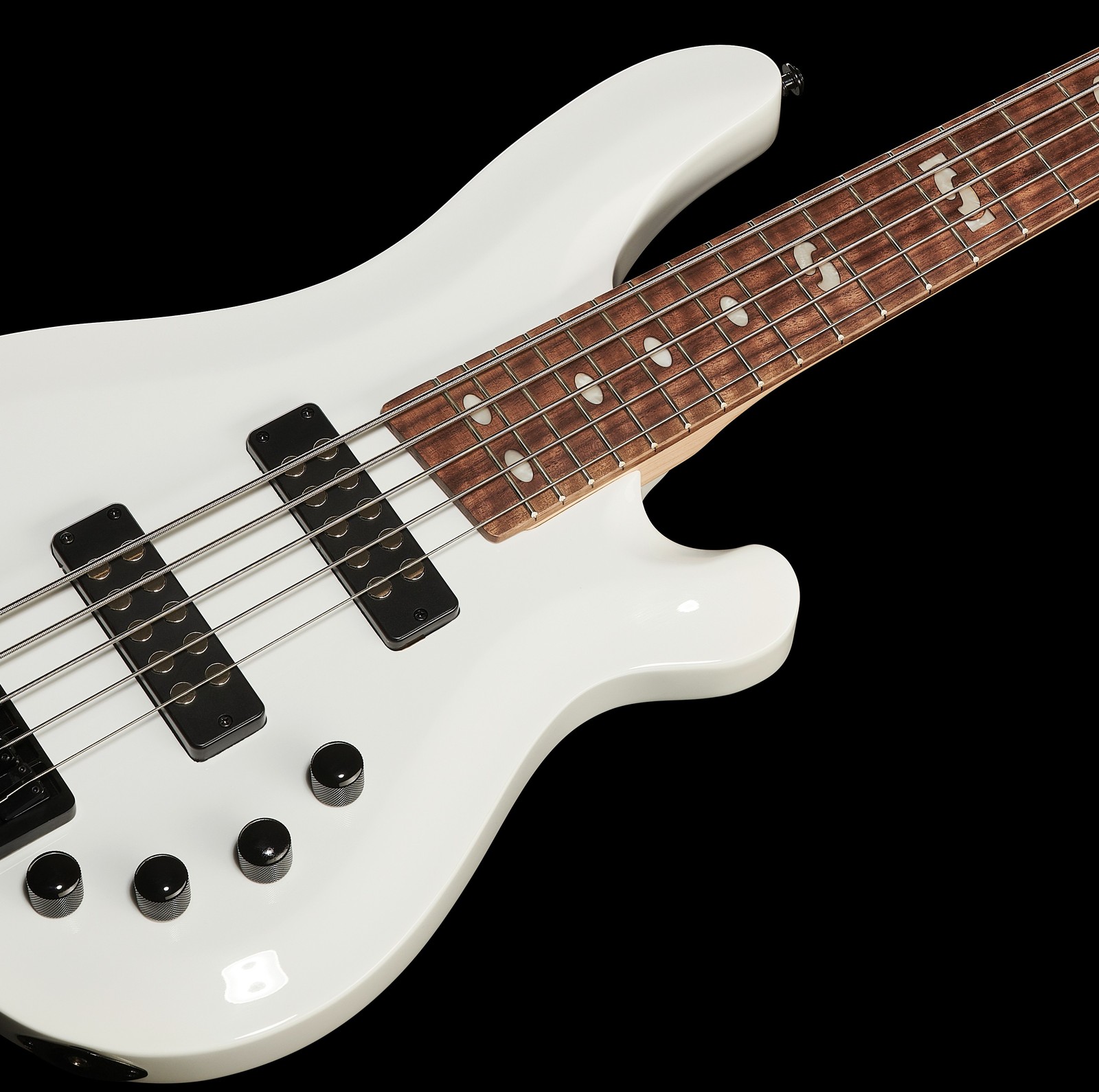 Frontansicht Korpus des Harley Benton B-550 White Progressive Series 5-Saiter E-Bass in Weiß