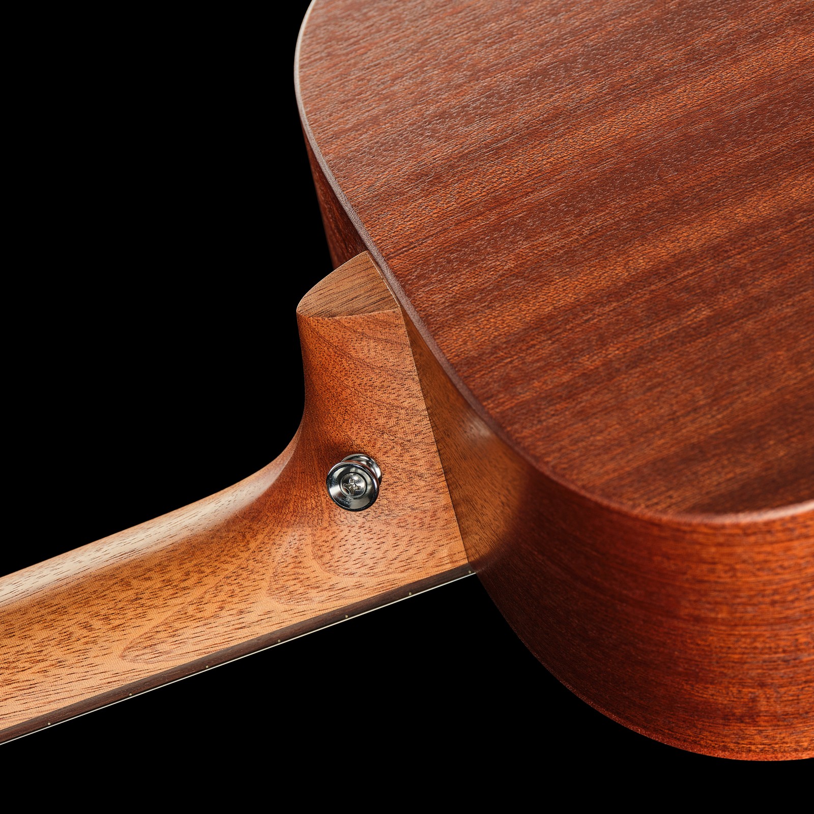 Halsübergang der Martin Guitar 000 Jr E Sapele New