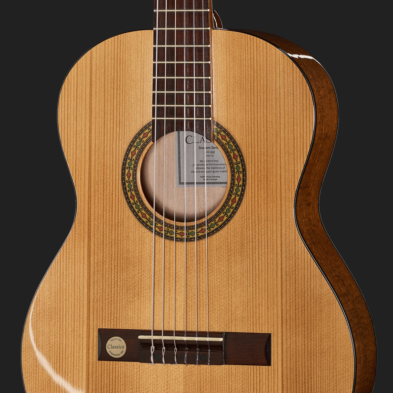 Fichtendecke und Schallloch auf der Thomann Classic 3/4