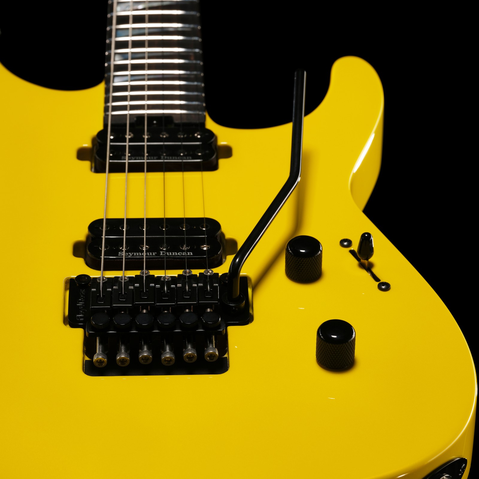 Floyd Rose und Humbucker Tonabnehmer auf der gelben E-Gitarre Jackson American SRS Soloist SL2 FR LI