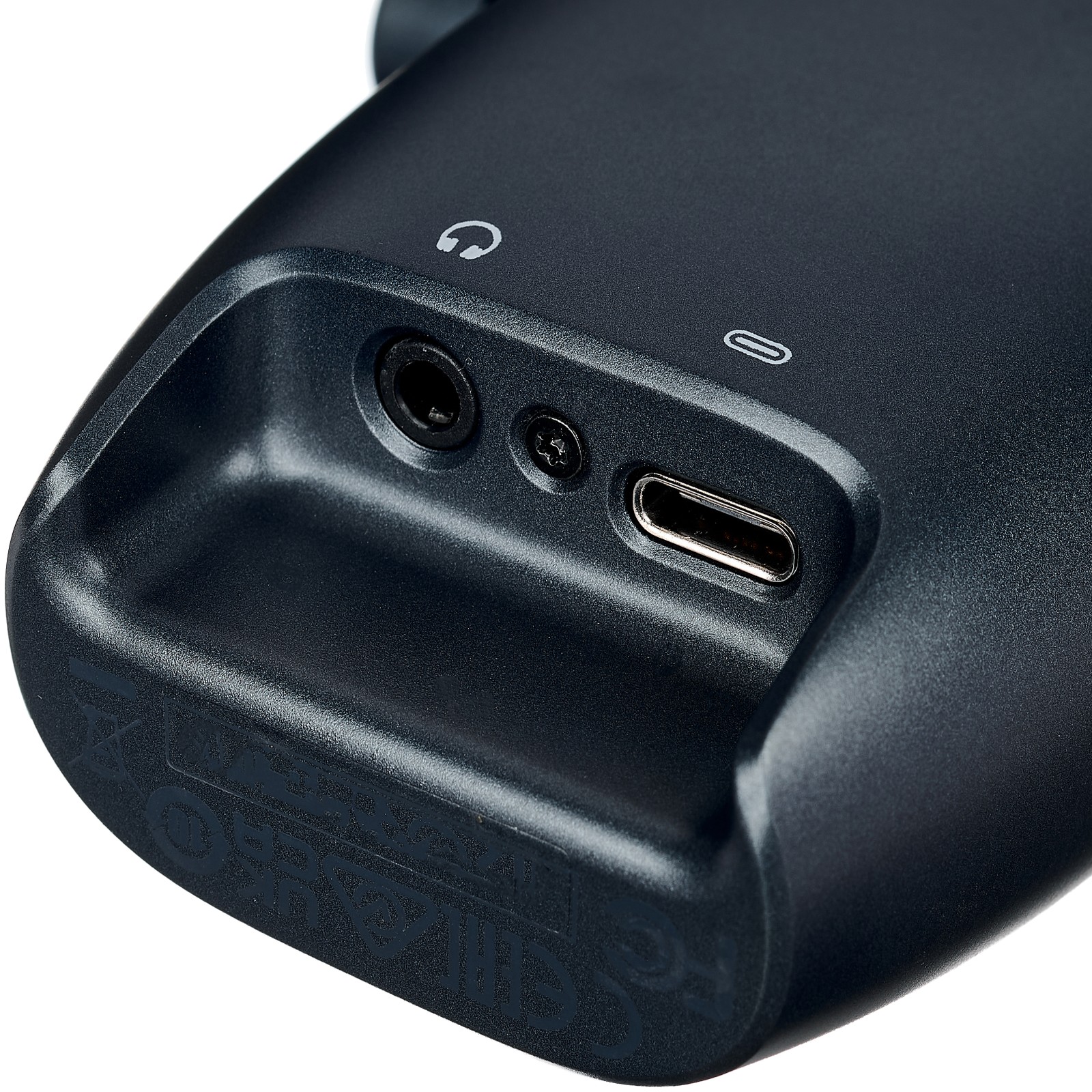 Connections on the AKG Ara USB-C Condenser Microphone