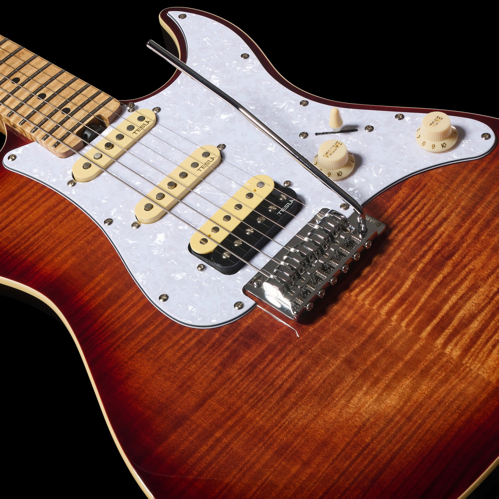 Humbucker und Singlecoils auf der Harley Benton ST-Modern Plus MN HSS FBB