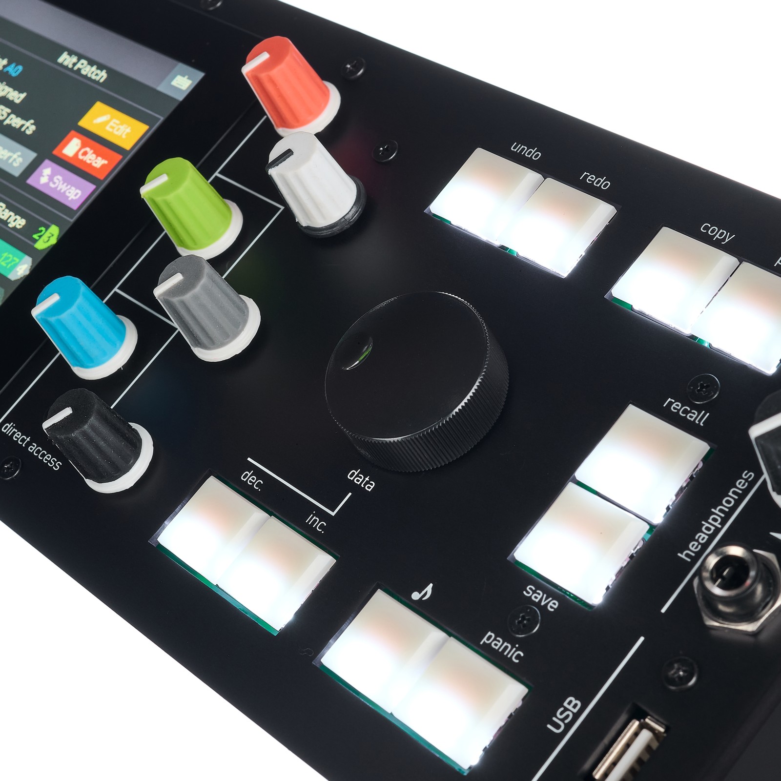 Bedienfeld des Kodamo Essence FM MKII Synthesizer