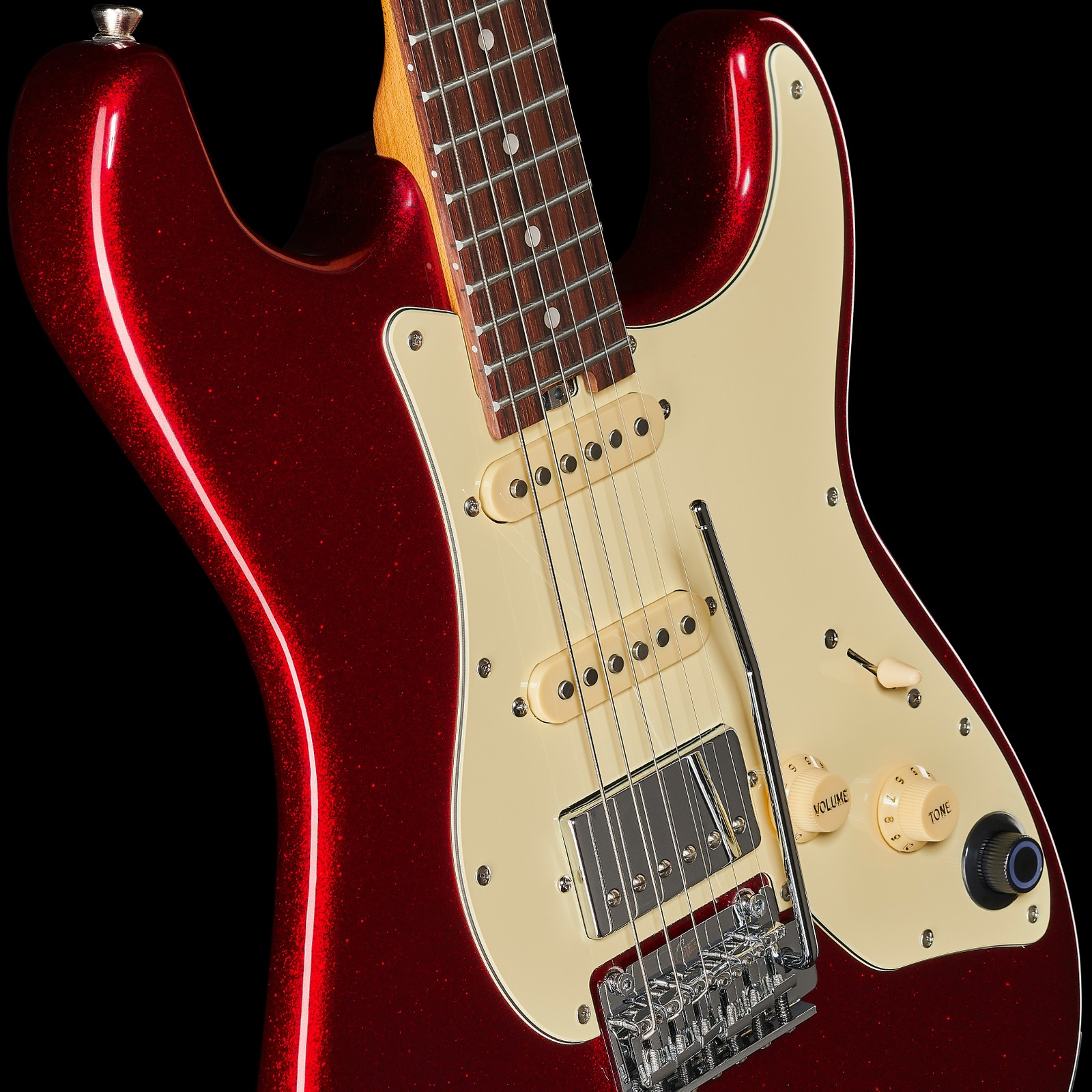 Two single coils and a humbucker on the Mooer GTRS Guitars Standard 800 MR