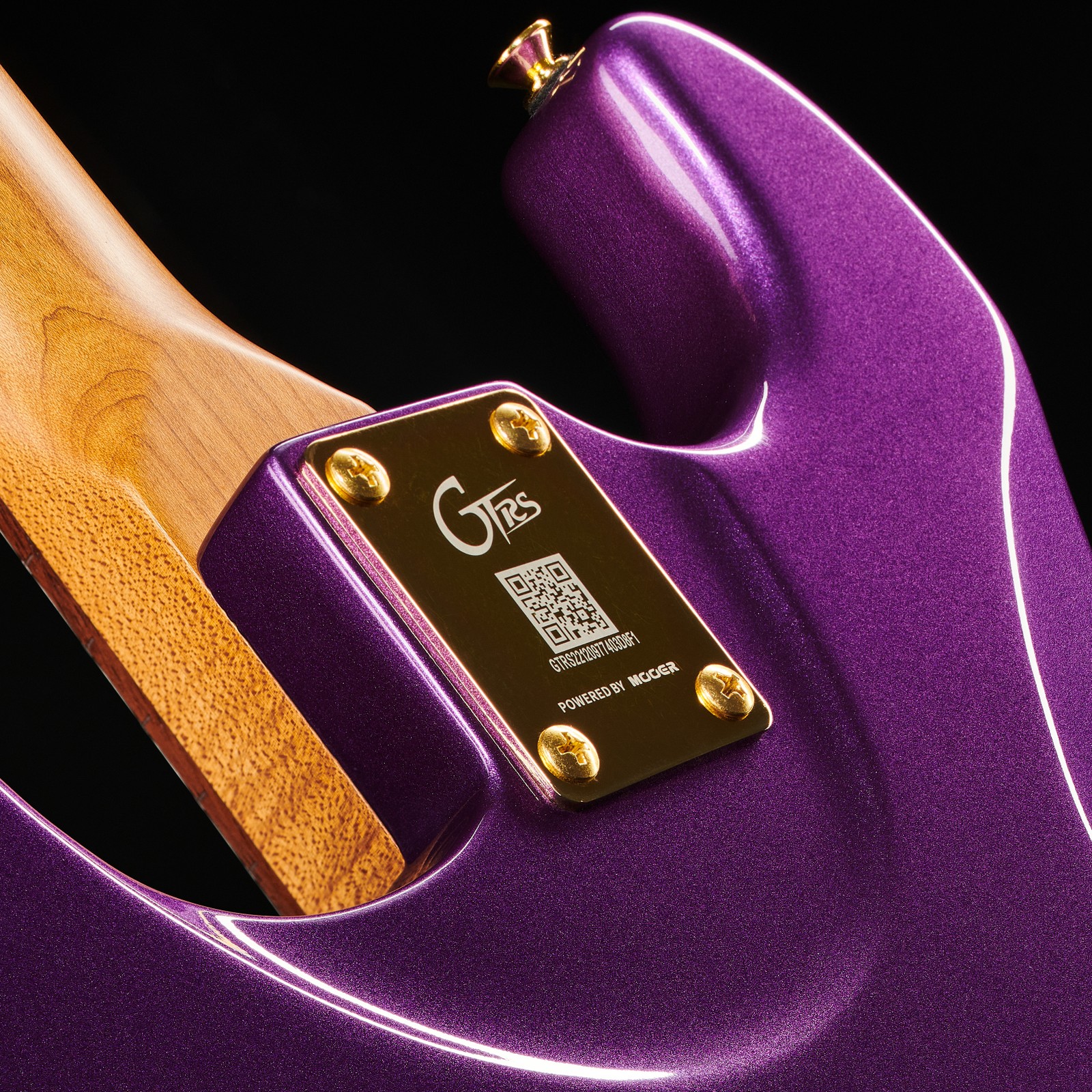 Mooer GTRS Guitars Standard 900 W PP von hinten mit Blick auf den geschraubten Hals