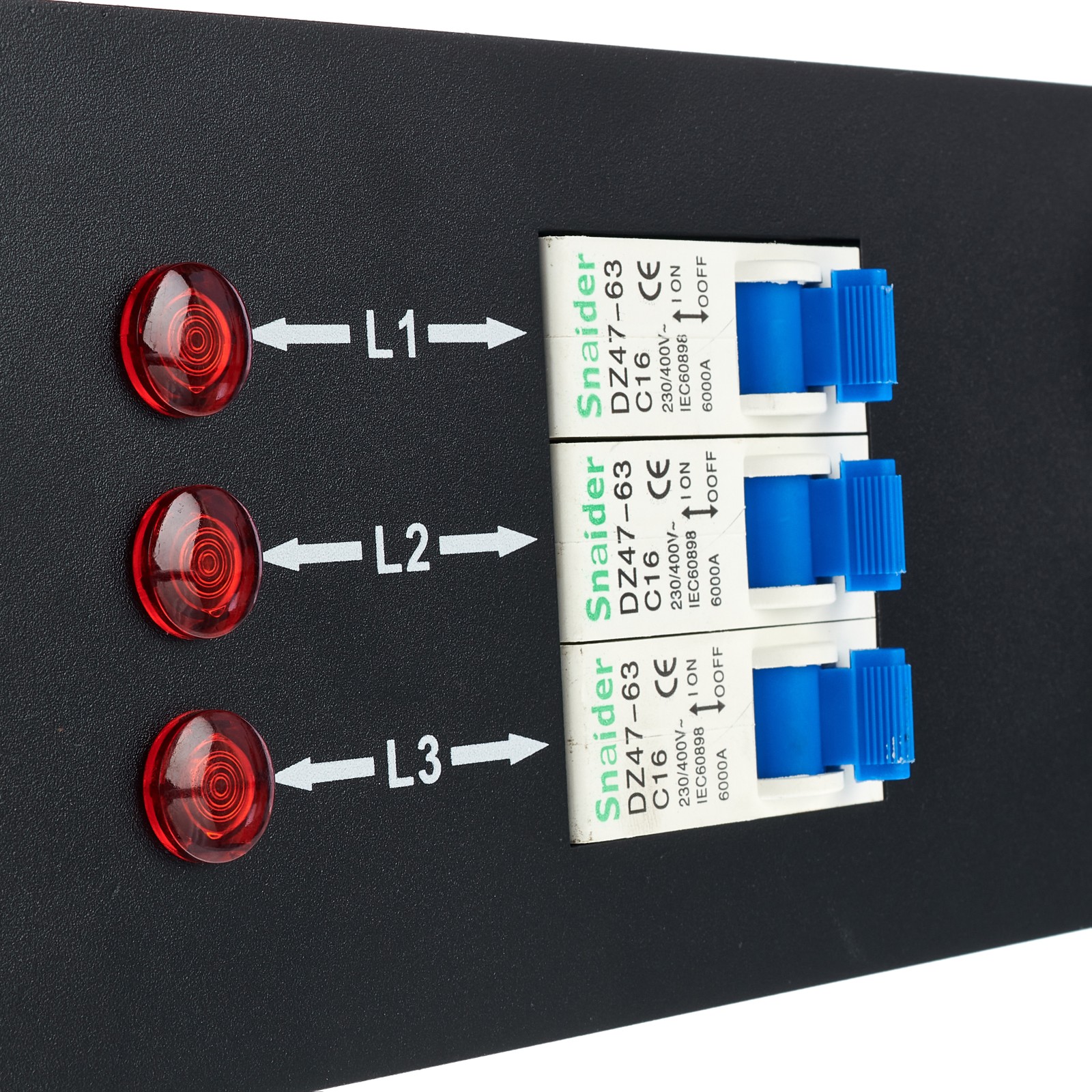 Detailansicht des Stromverteiler 16 A, Botex PSA 16PT3-TR1