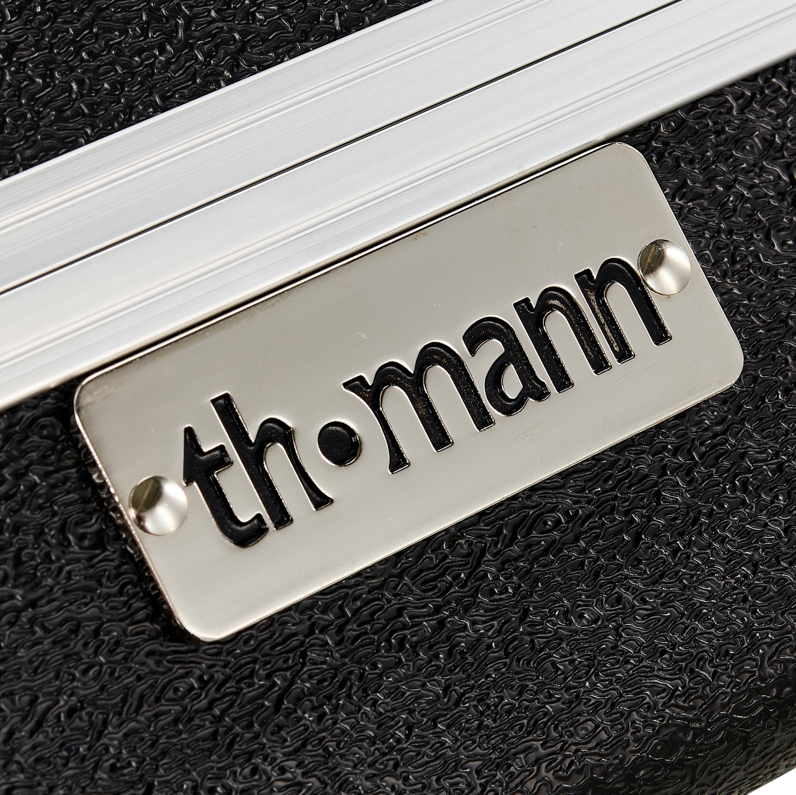 Logotipo de Thomann en la parte frontal de la caja