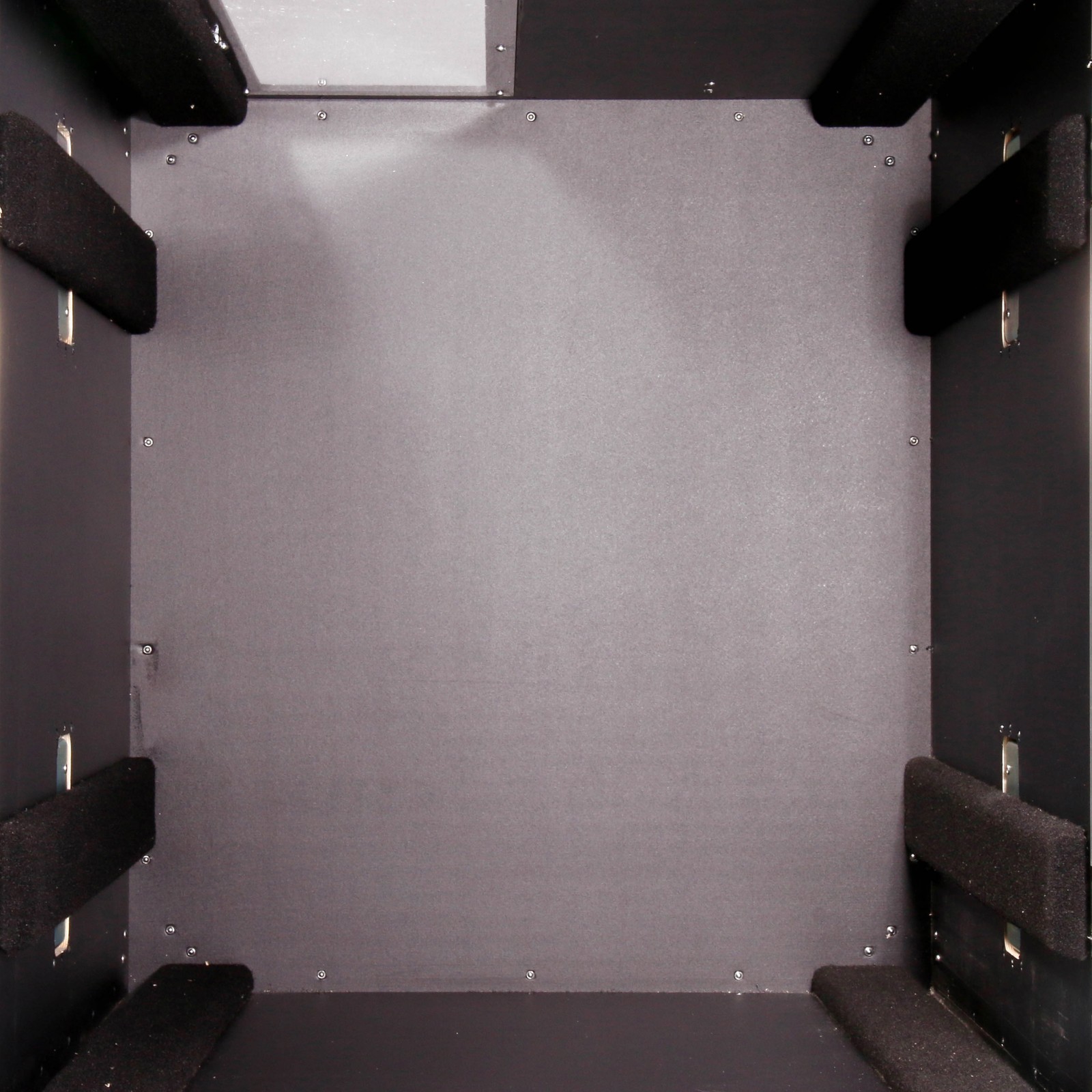 Innenansicht des Thon Multiflex Racklid I 8U MK II