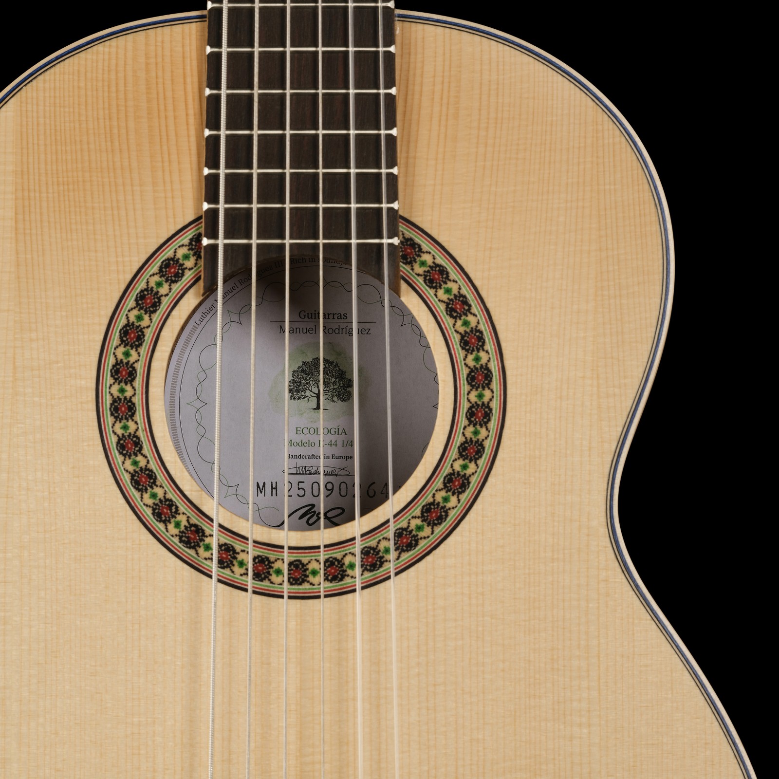 Massive Fichtendecke der Kinder-Konzertgitarre Manuel Rodriguez E-44