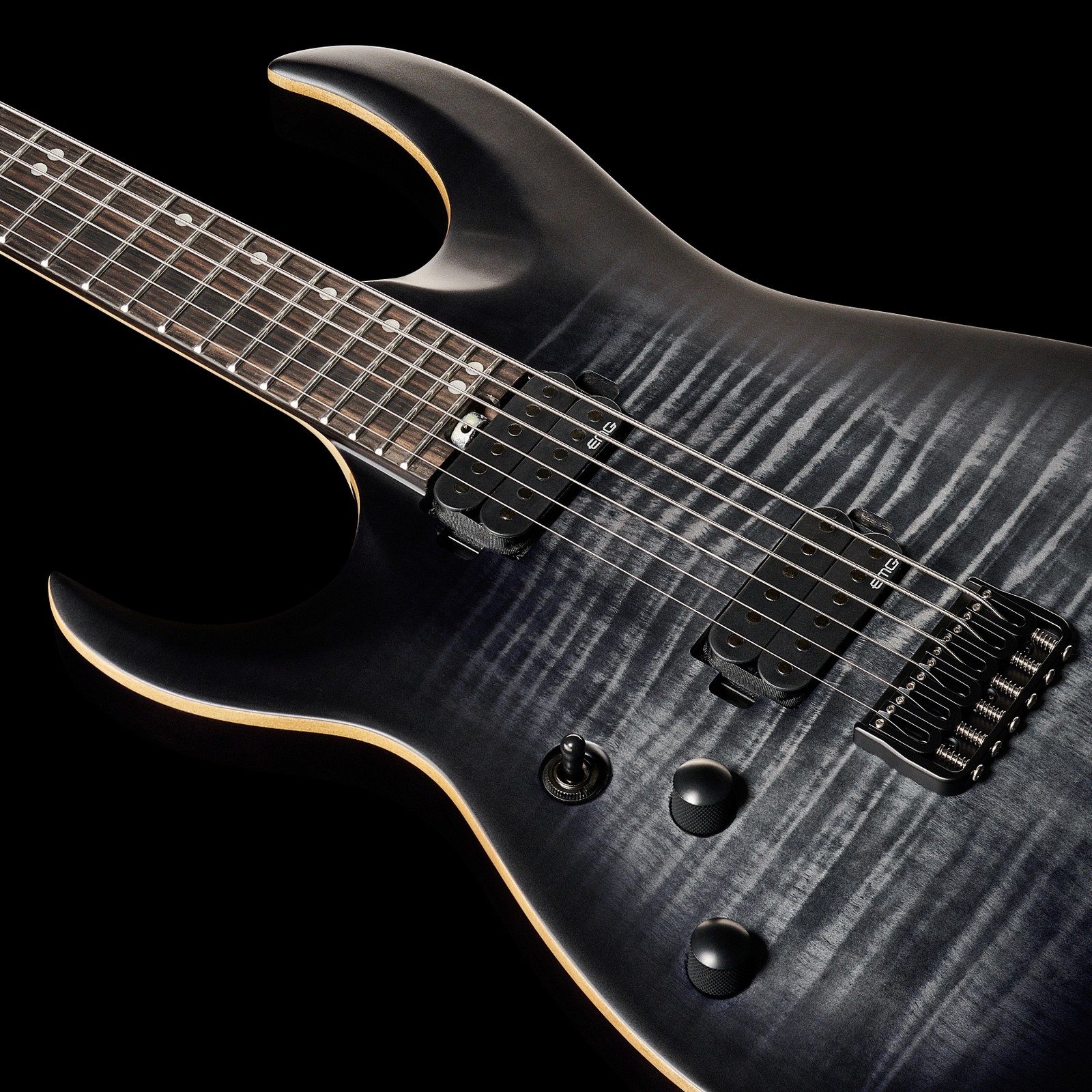Riegelahorn Decke mit Humbucker Pickups von EMG auf der Harley Benton Amarok-BT LH BKNT Flame Burst