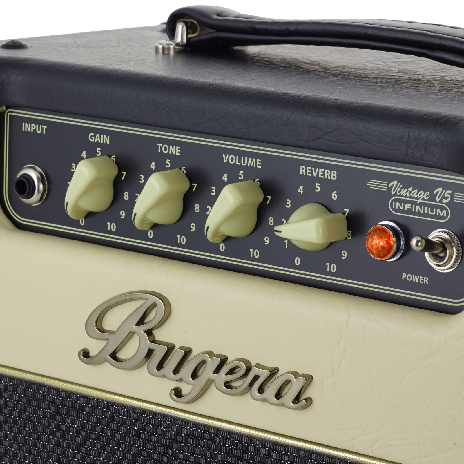 Bedienelemente auf der Vorderseite des Bugera V5 Infinium Röhren-Topteils