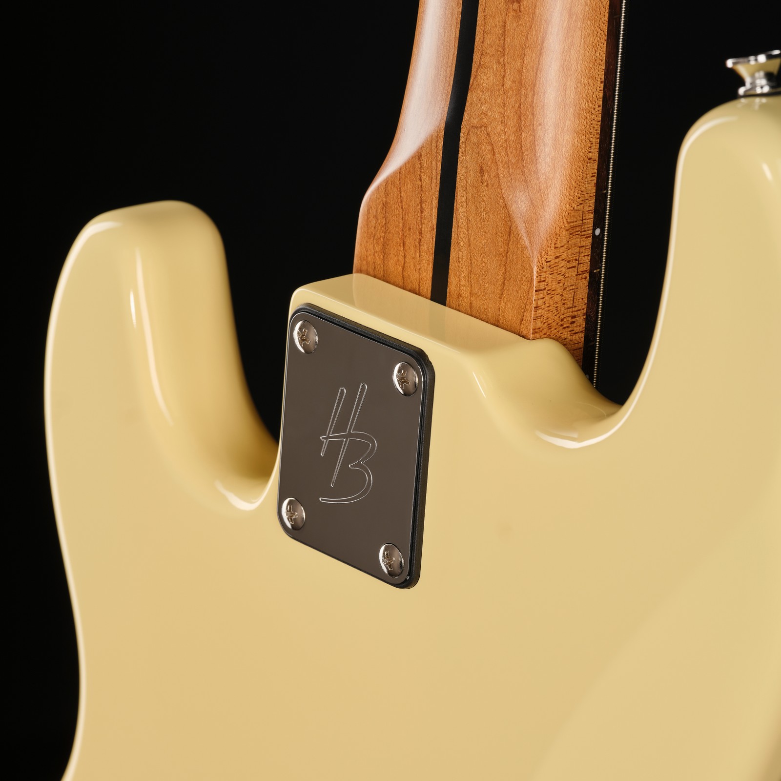 Halsübergang des Harley Benton PJ-75OW Vintage 5-Saiter E-Bass