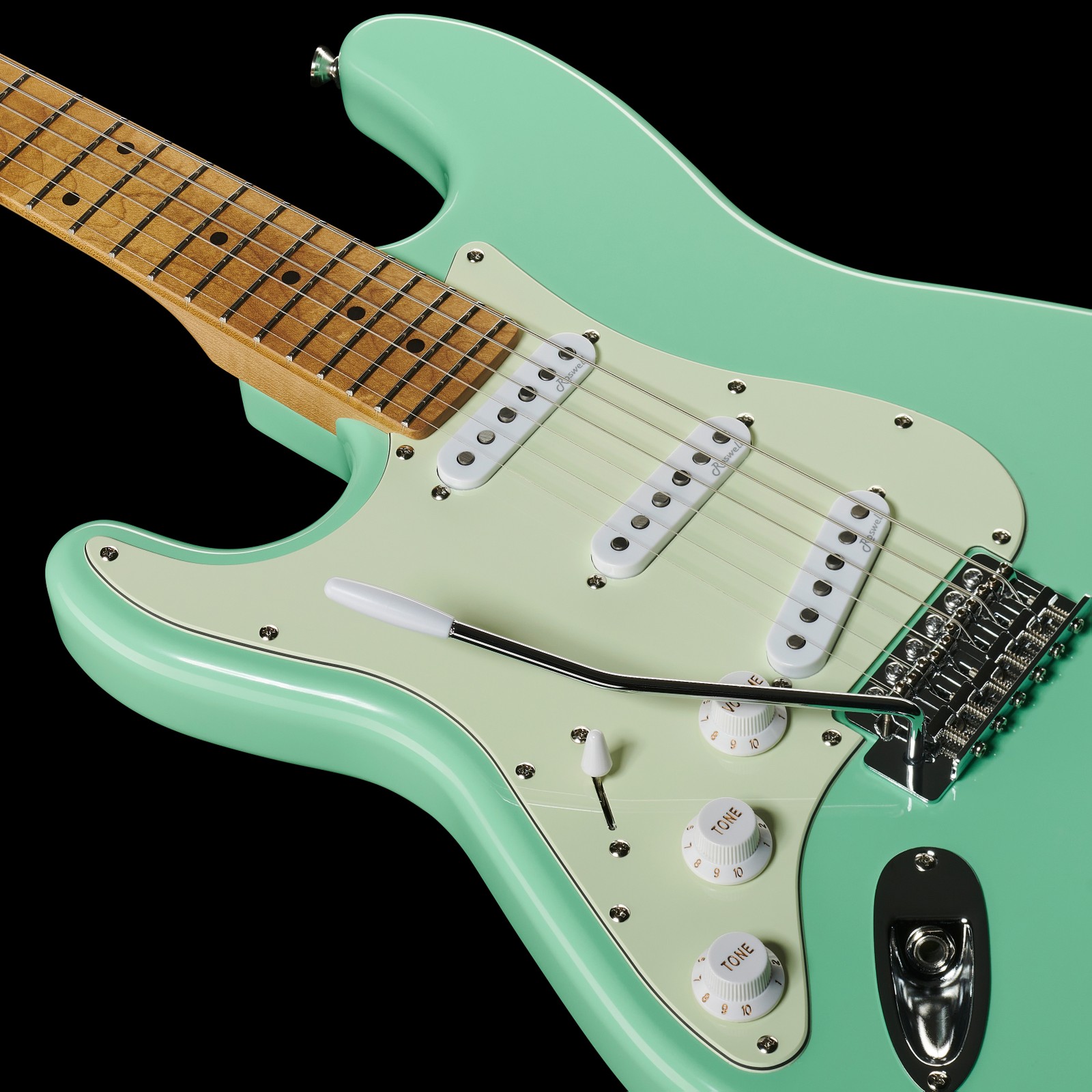 Drei Singlecoils im Schlagbrett der Harley Benton ST-62CC MN LH Seafoam Green