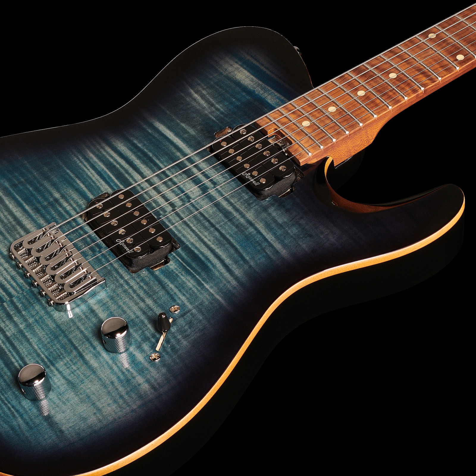Riegelahorndecke der Harley Benton Fusion-T HH HT Roasted FBLB mit verchromten Humbucker Pickups